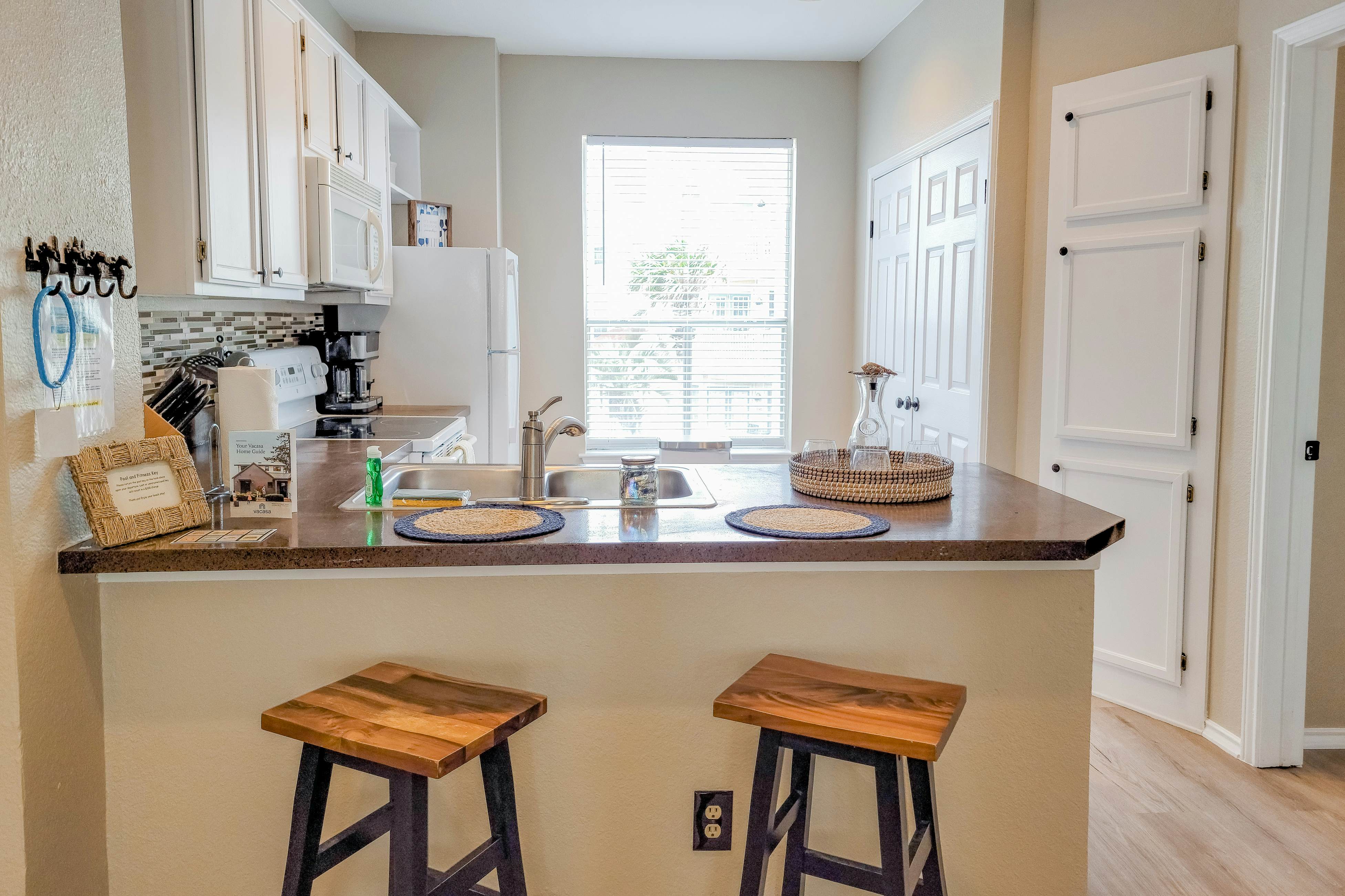 Beach Club - Ocean Breeze Retreat – Island Condo