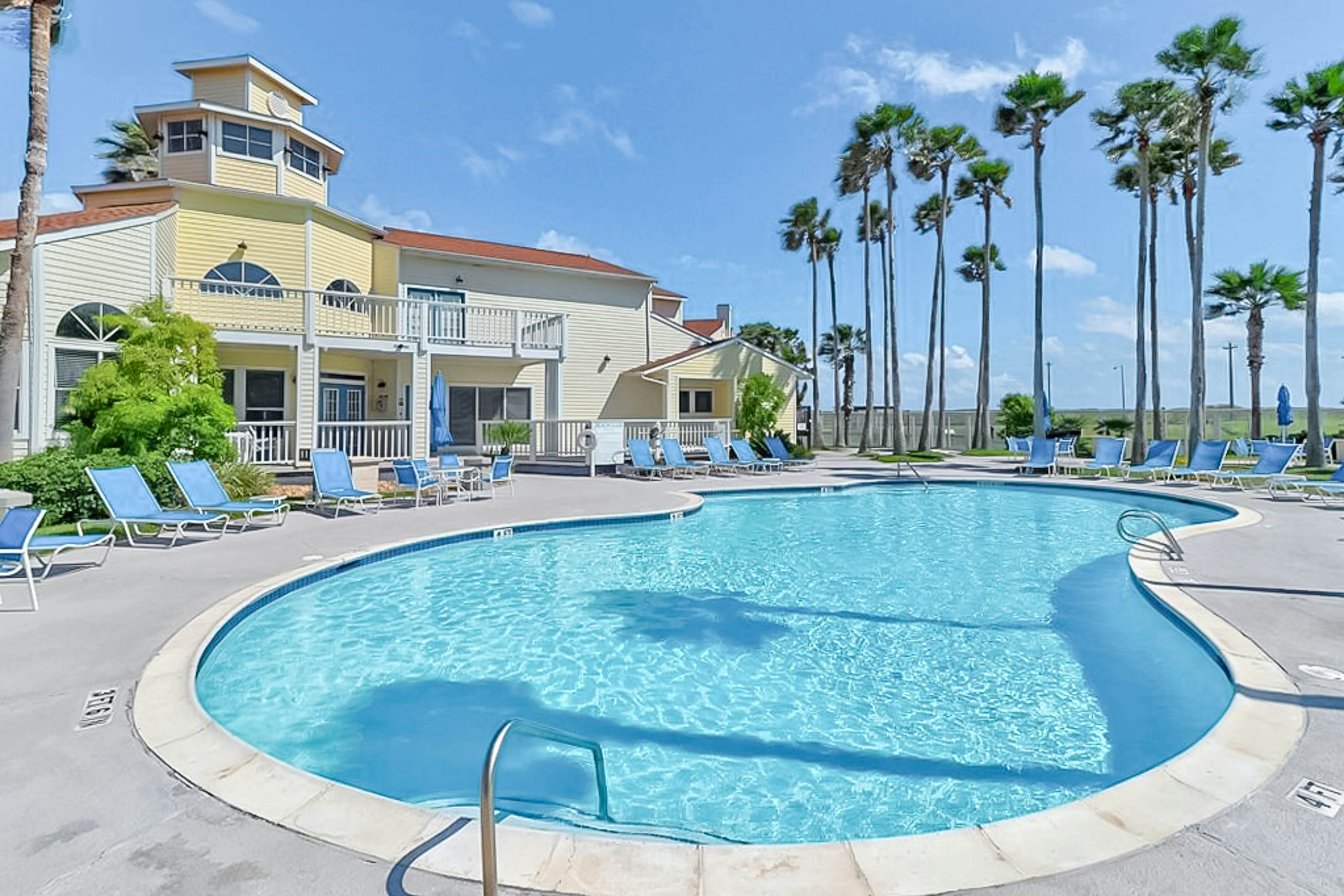 Beach Club - Ocean Breeze Retreat – Island Condo