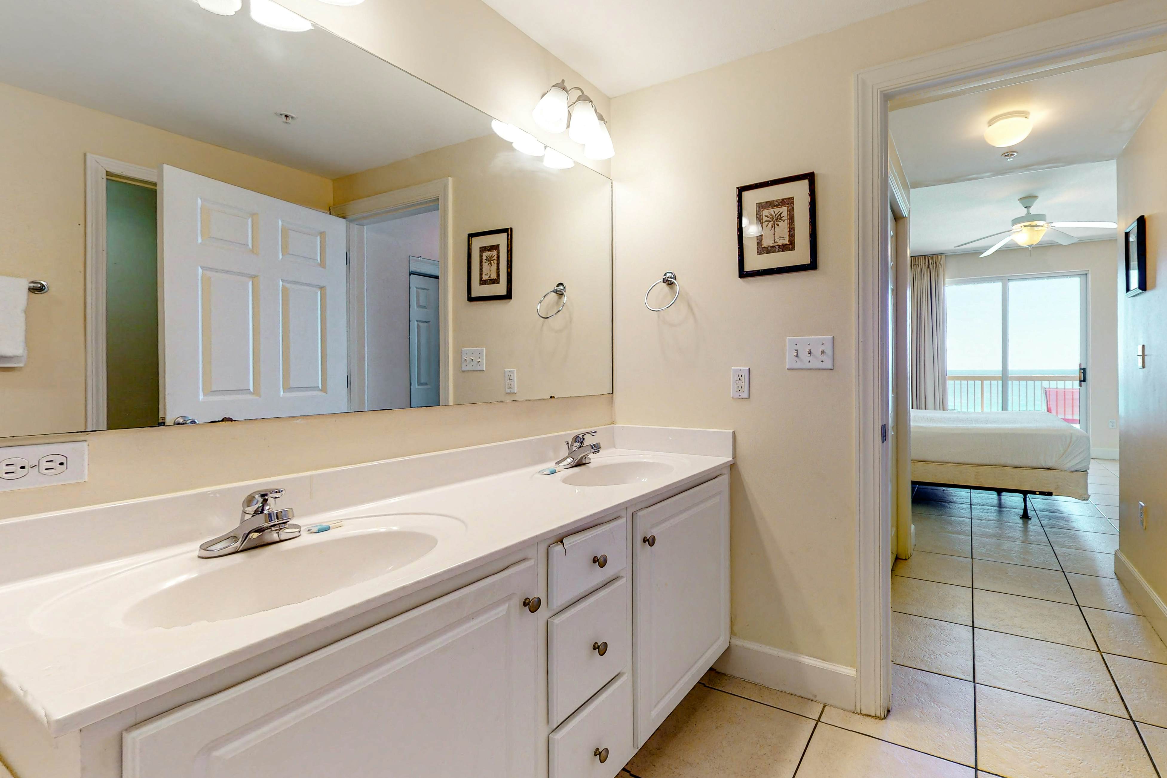 Sunrise Beach 1006 - Beachfront Condo