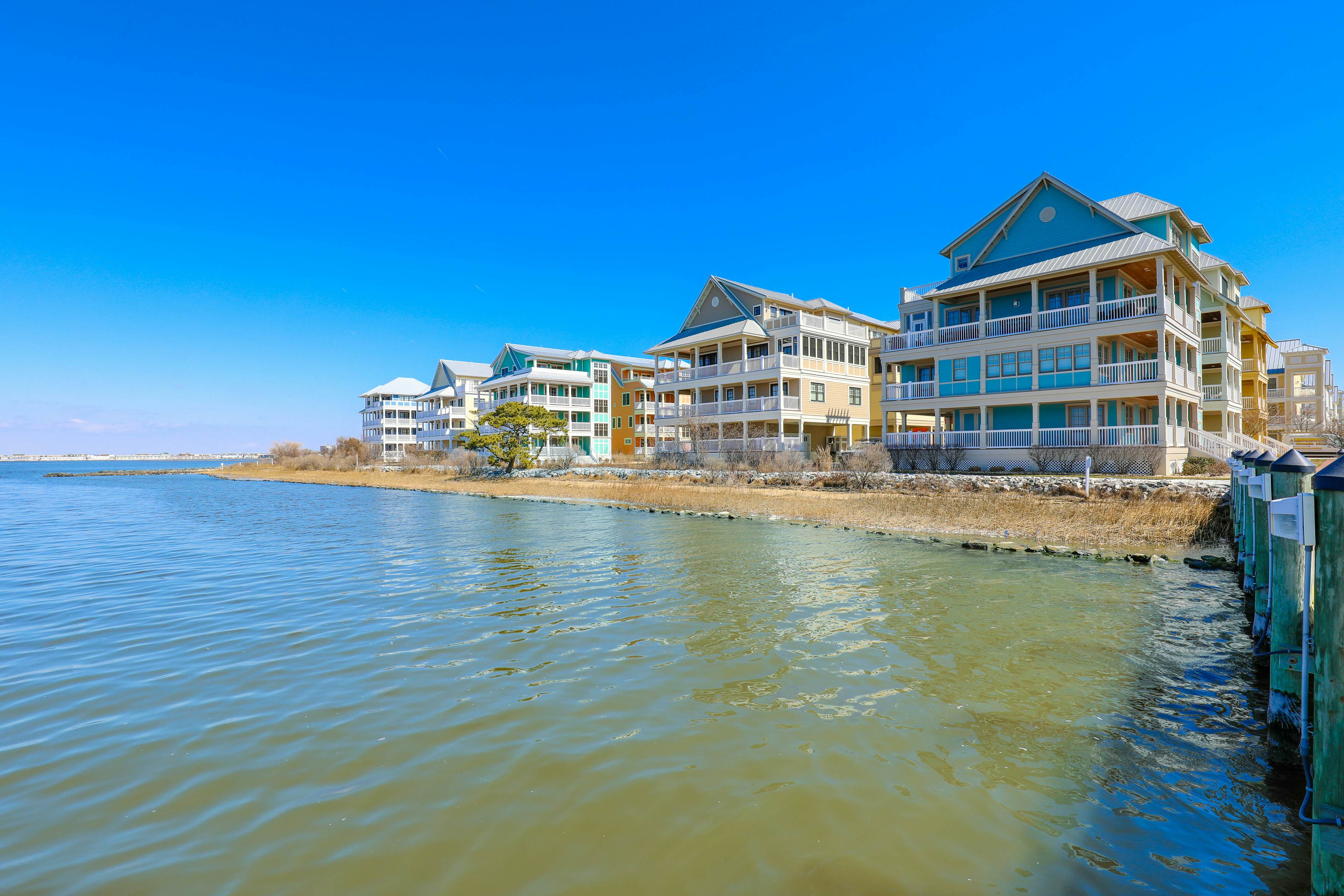 Sunset Island - 37 Fountain Dr W 3B