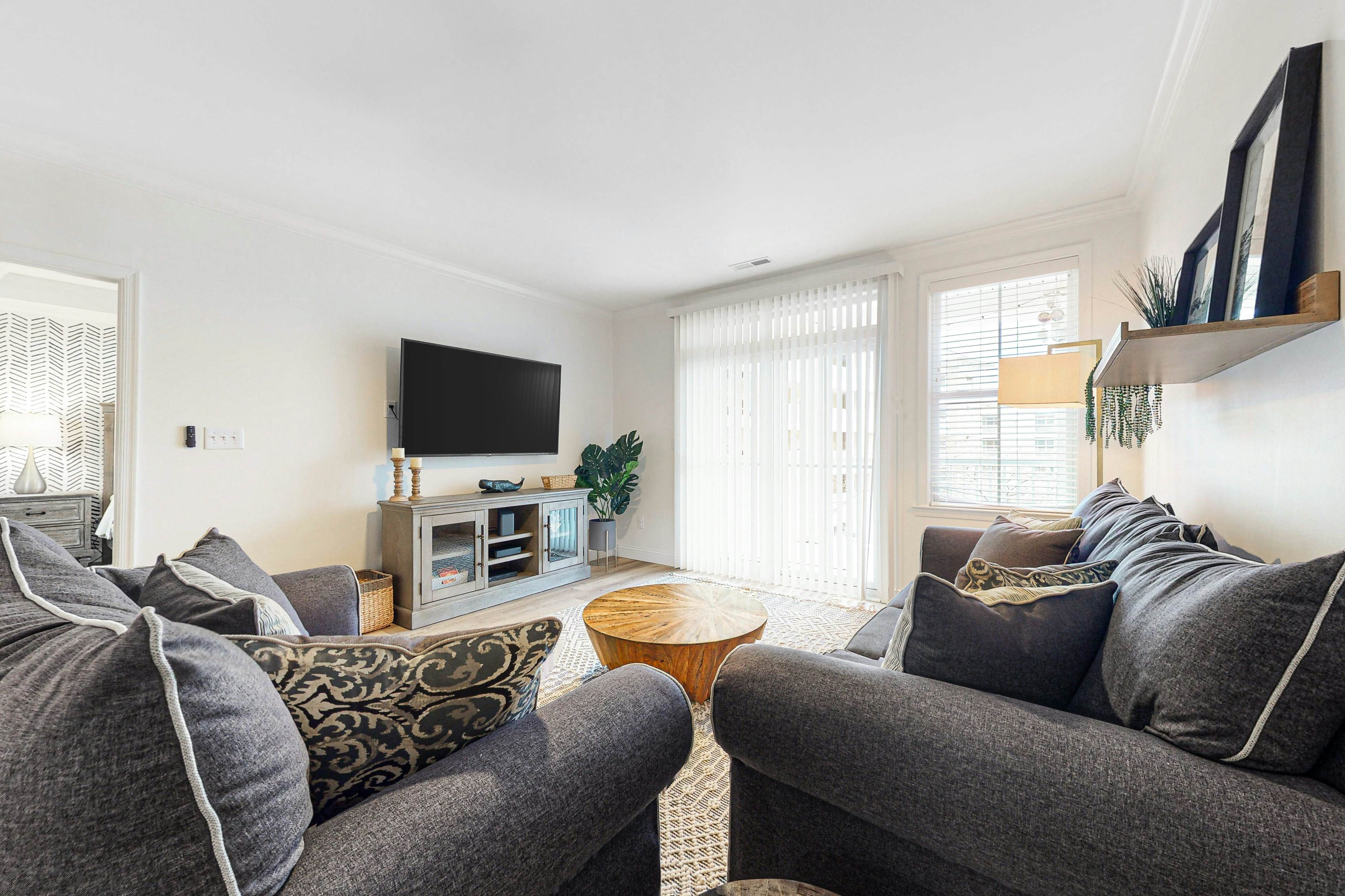 Sunset Island - 37 Fountain Dr W 3B