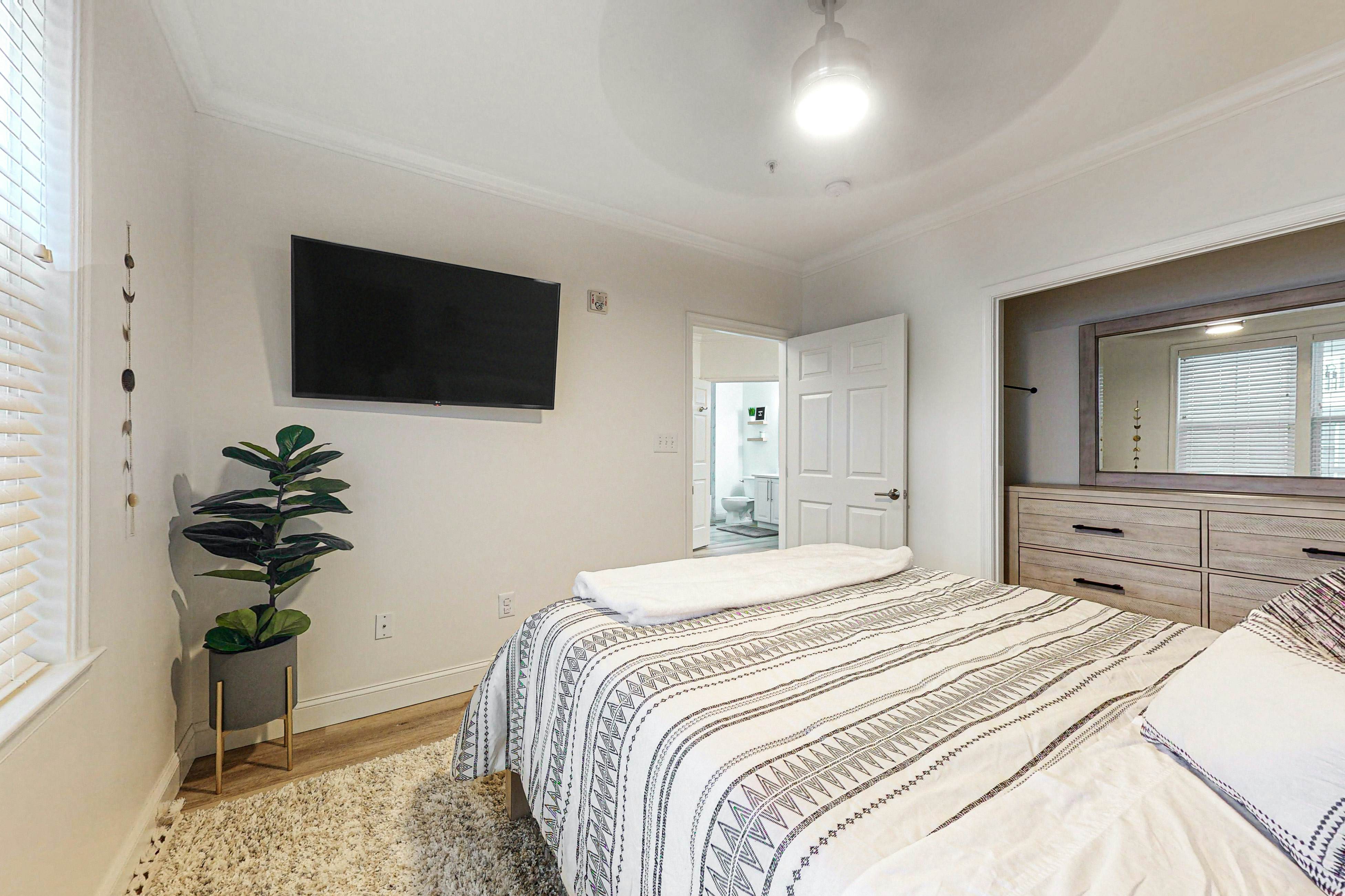 Sunset Island - 37 Fountain Dr W 3B