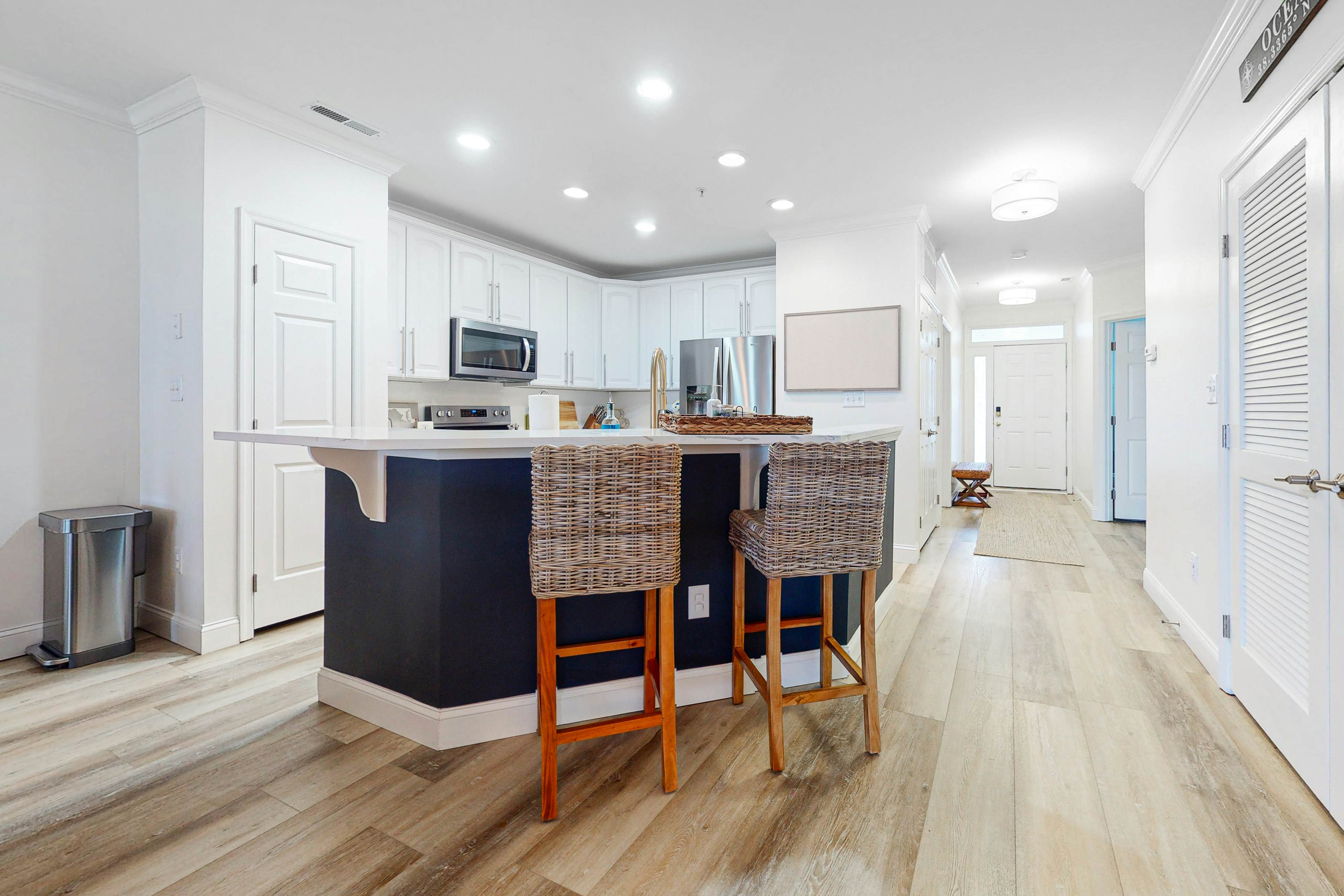 Sunset Island - 37 Fountain Dr W 3B