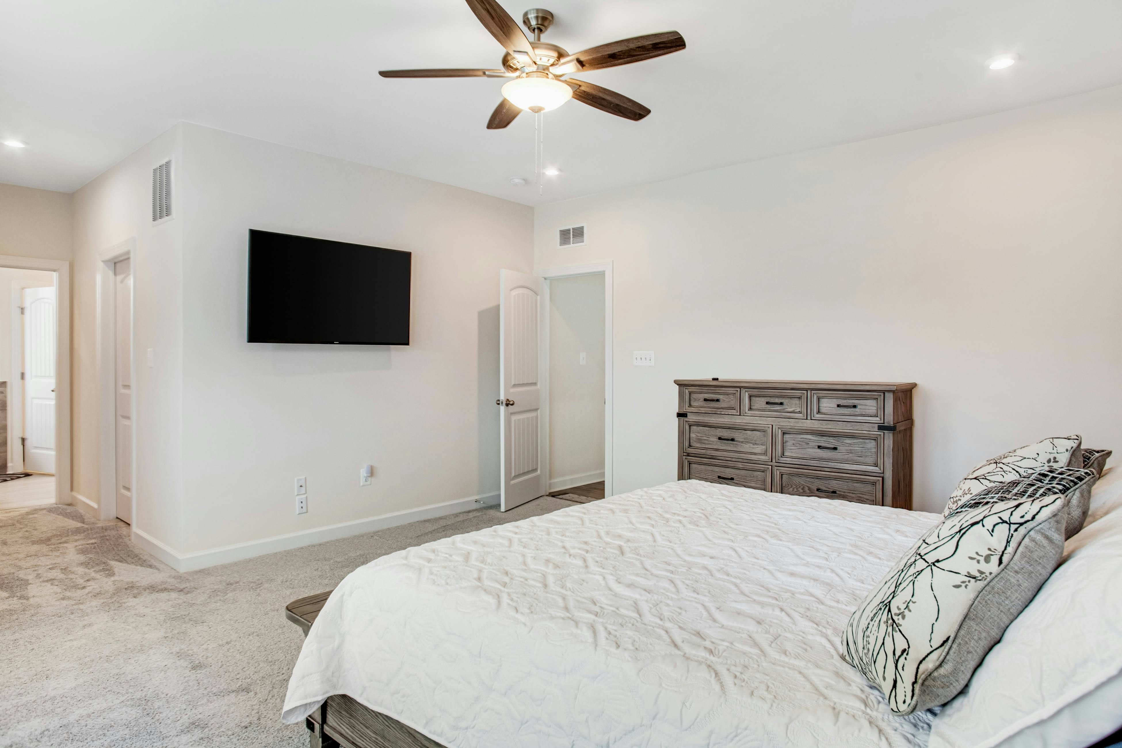 Ocean View Beach Club - 2 Middlesex Dr