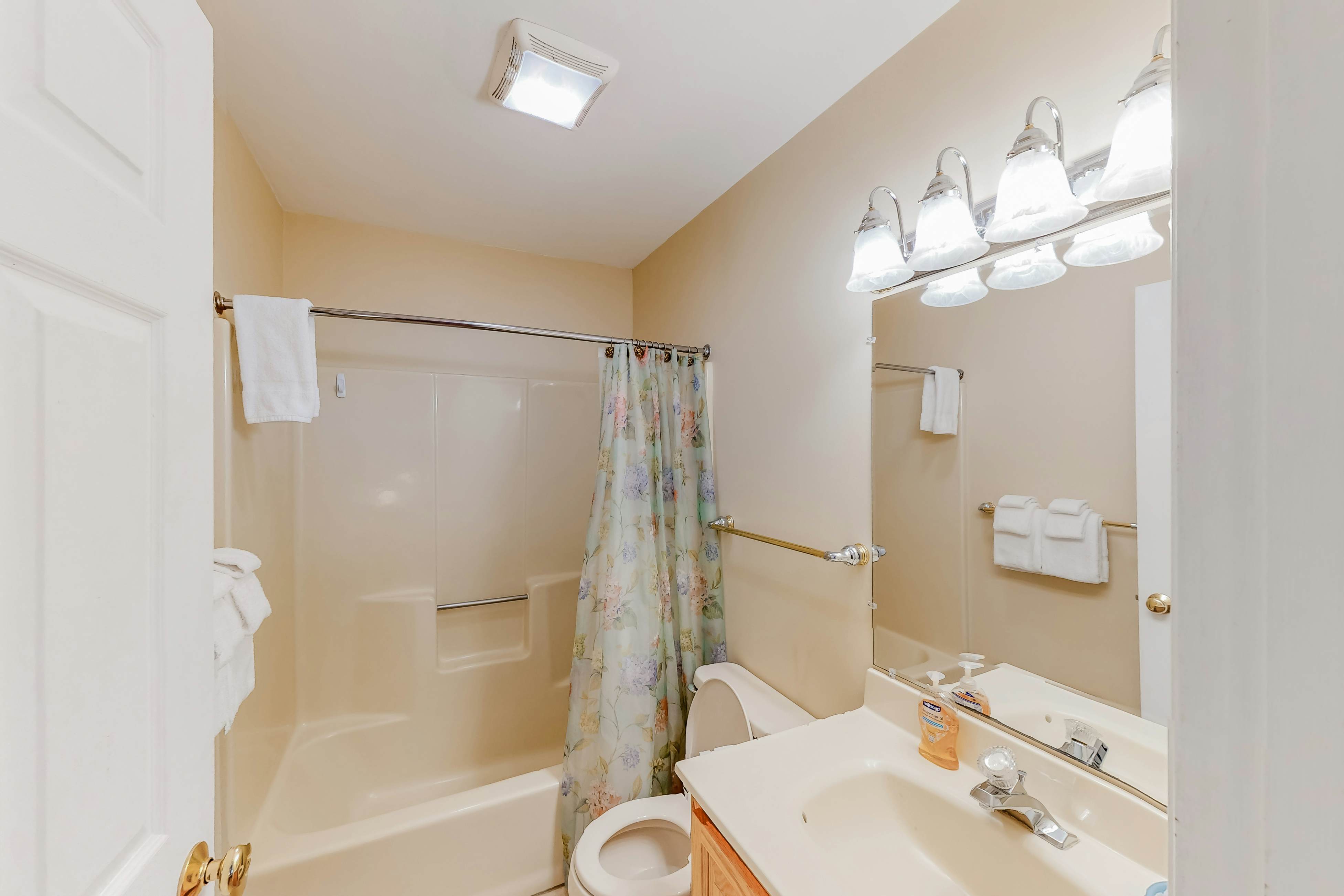 Mountainside Resort J203