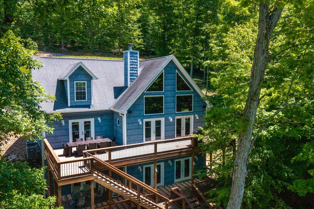 Waterfront Retreat, Sleeps 14, Theater, Games, Grill — Norris Lake, TN — vacation rental
