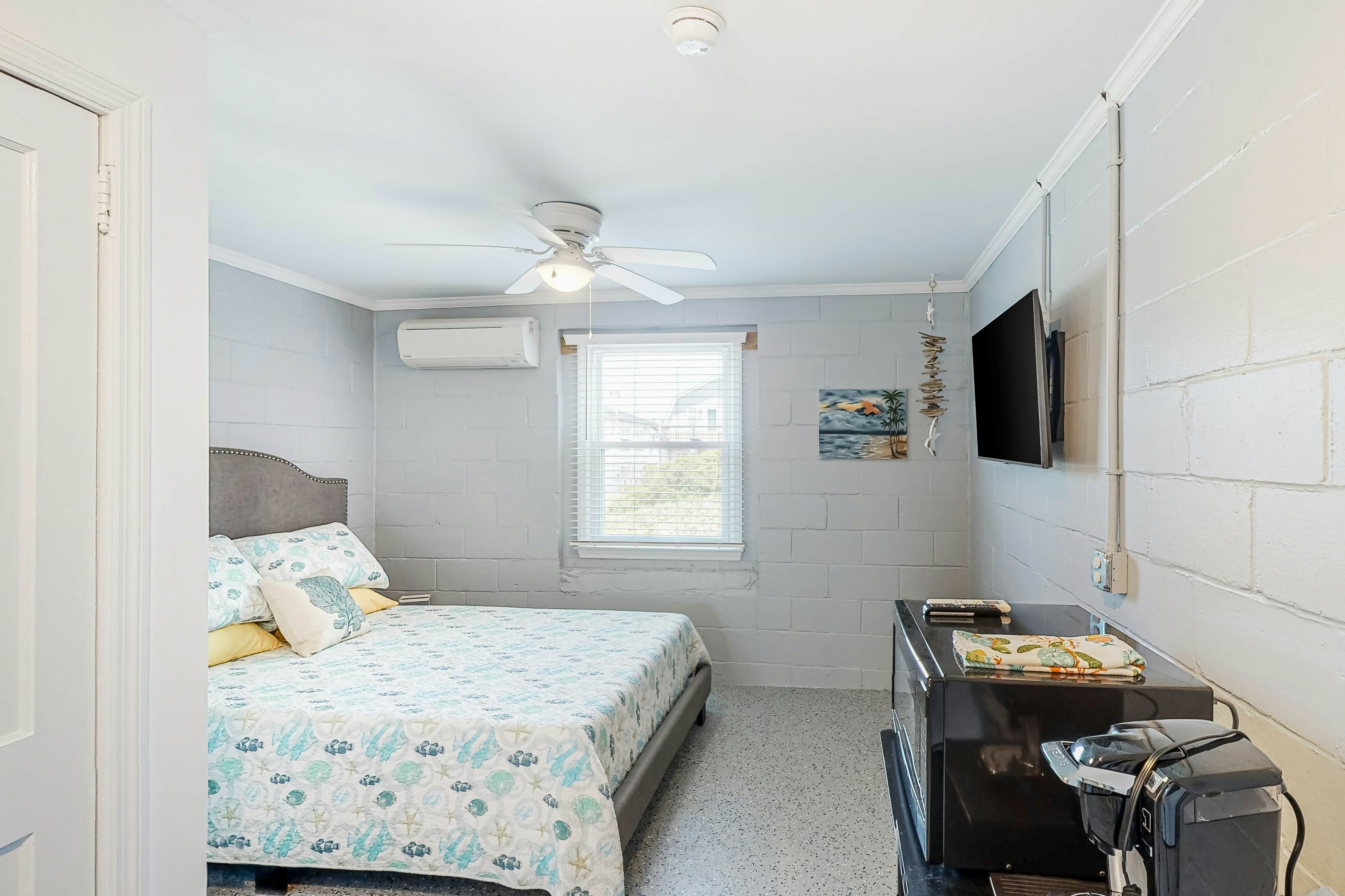 Atlantic Coast Cottage 2 BD Atlantic Beach, NC Vacation Rental Vacasa