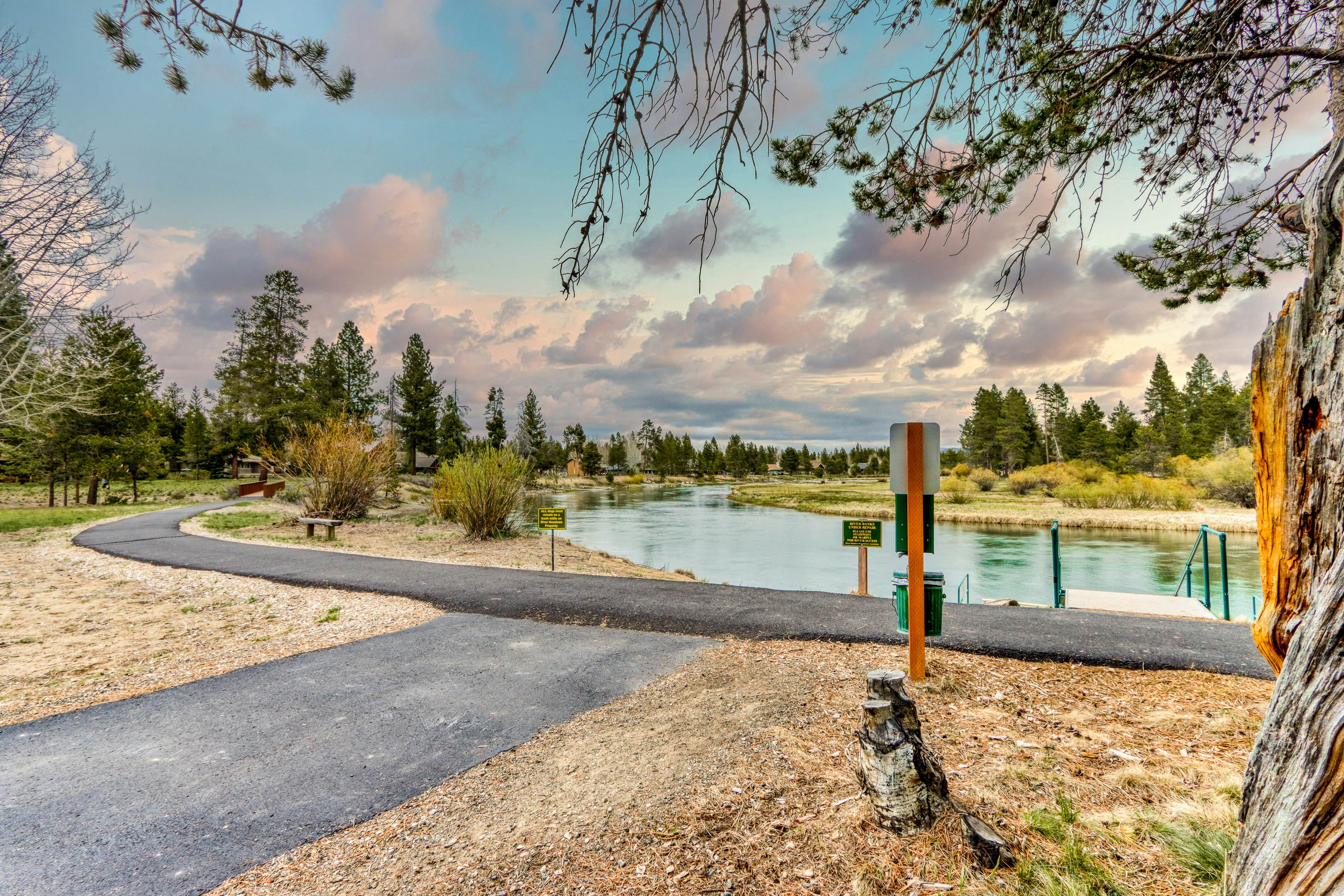 Deschutes River Getaway 3 BD Sunriver, OR Vacation Rental Vacasa