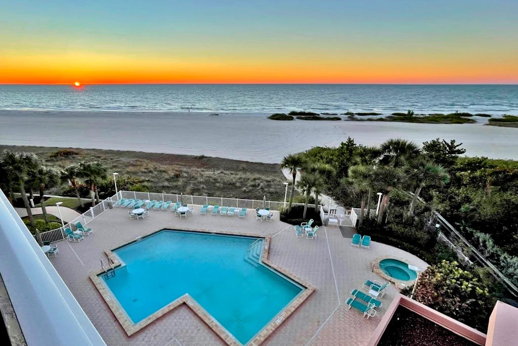 5th floor condo with unobstructed views heated pool hot tub gym and sauna — Clearwater, FL — vacation rental