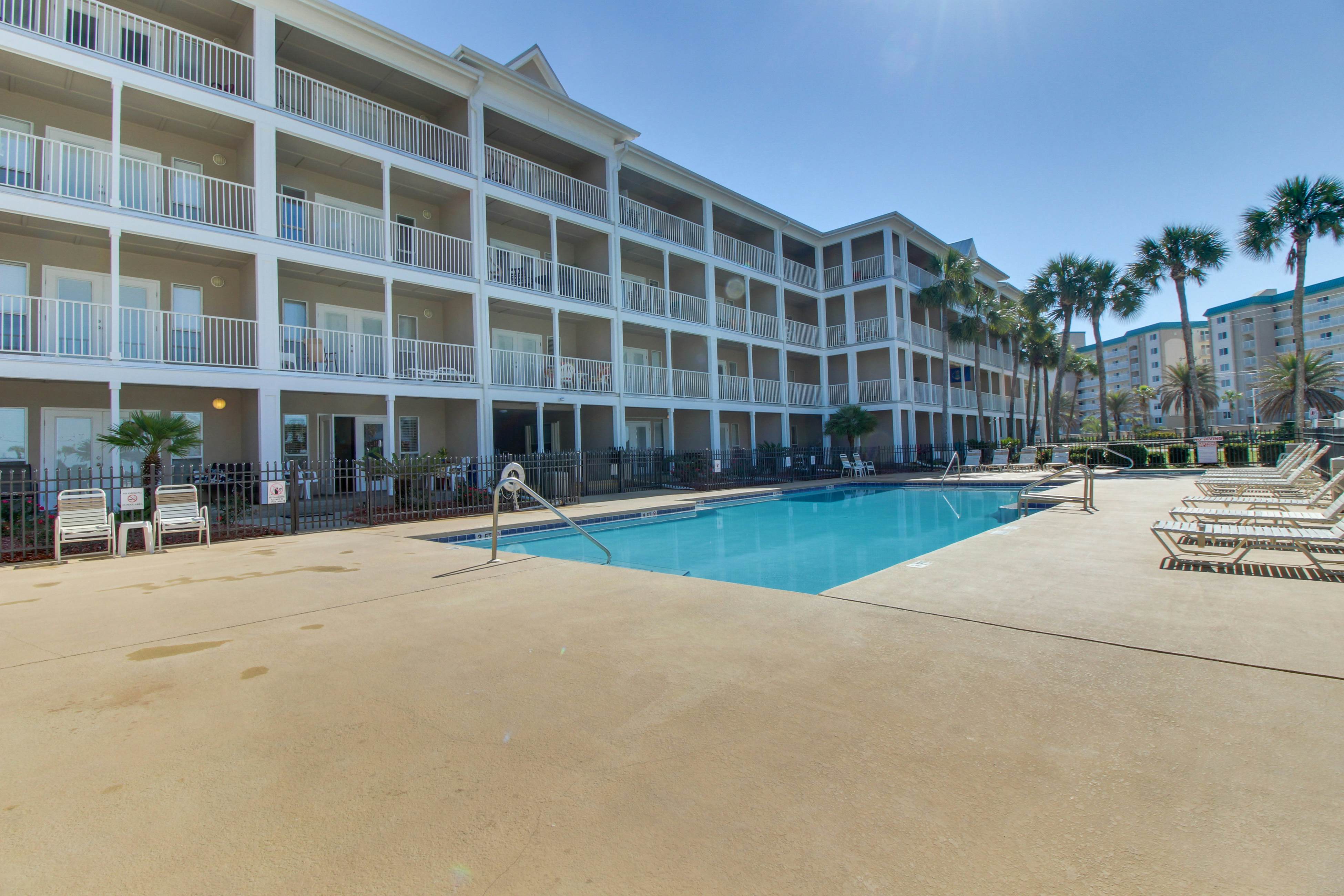 Grand Caribbean East & West  W204