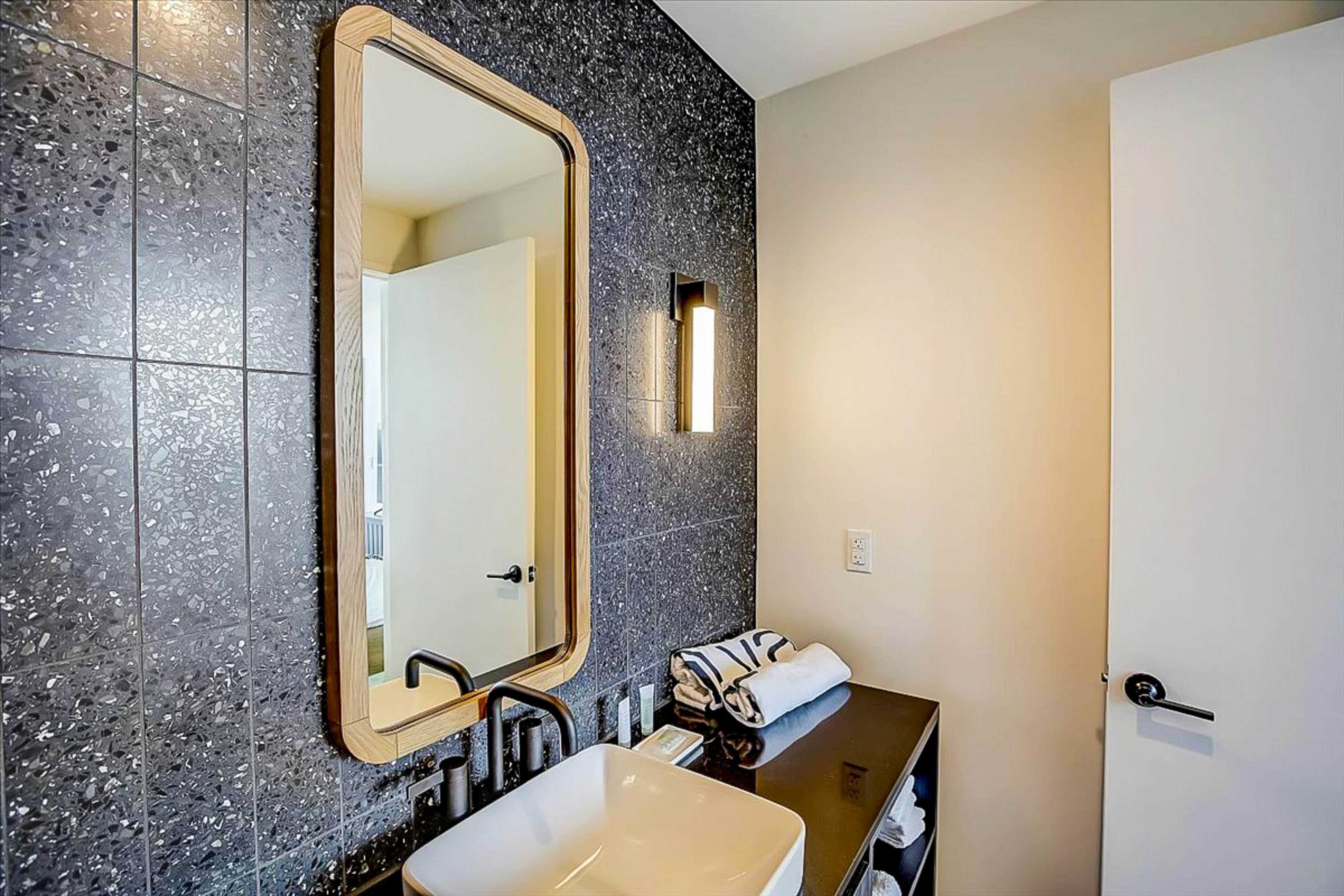 Natiivo Austin High Hopes