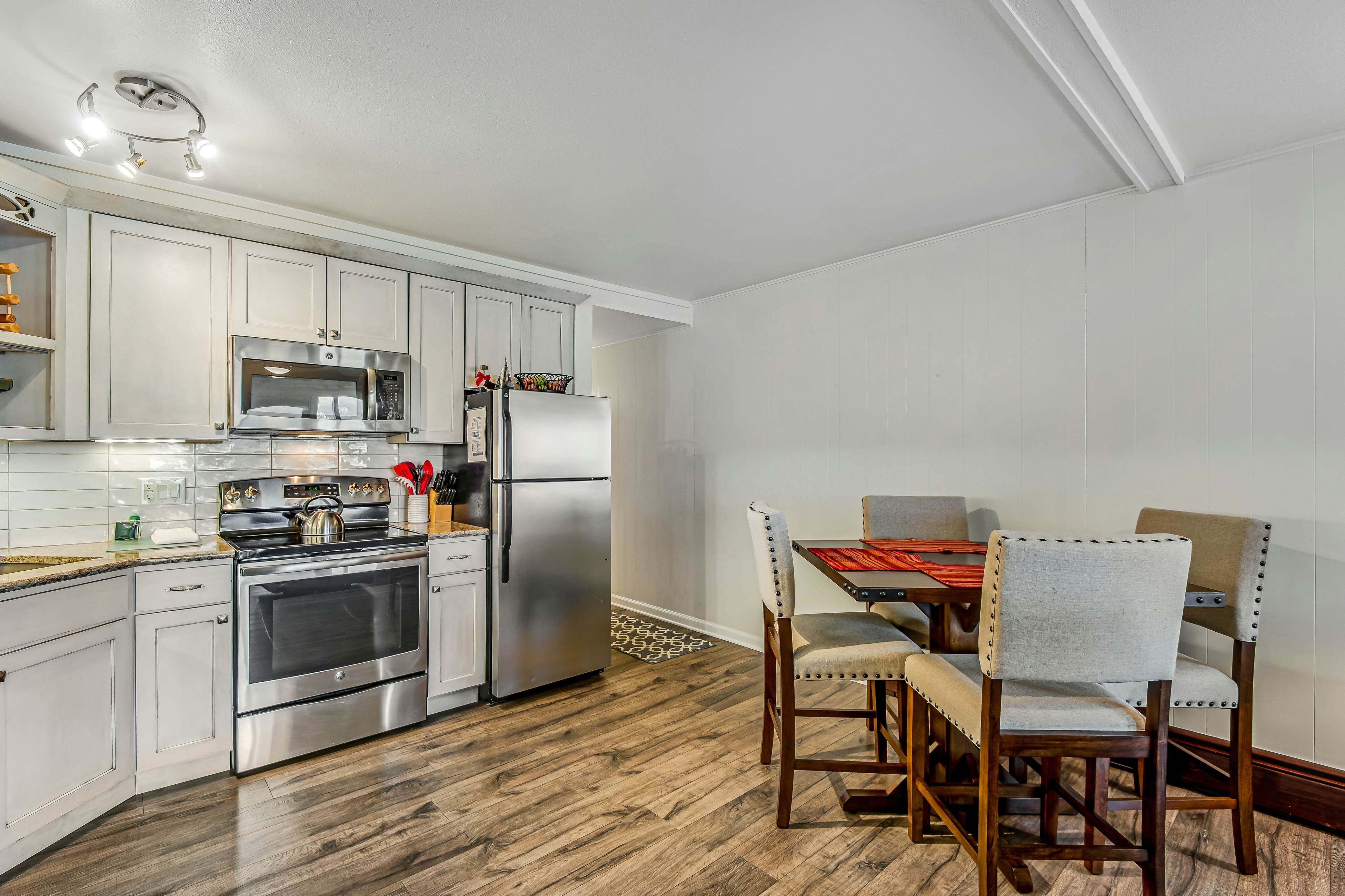 Lakeside Mountain Retreat