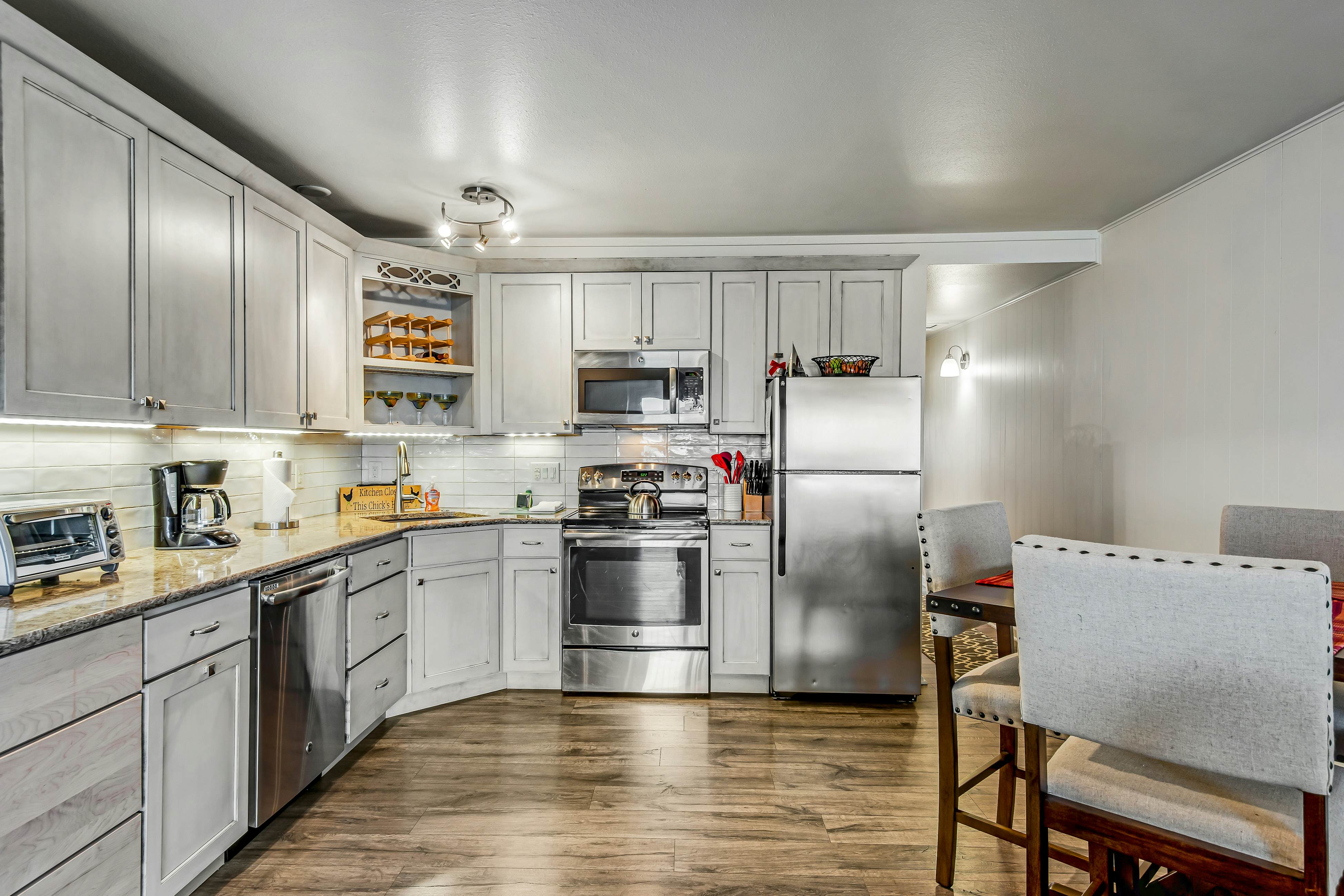 Lakeside Mountain Retreat