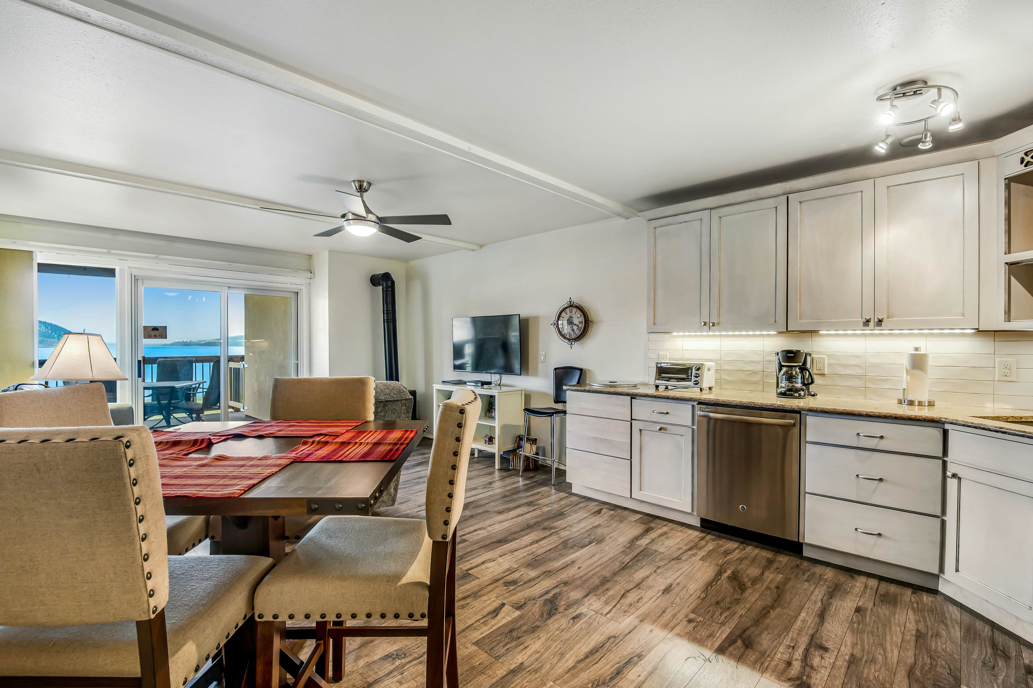 Lakeside Mountain Retreat