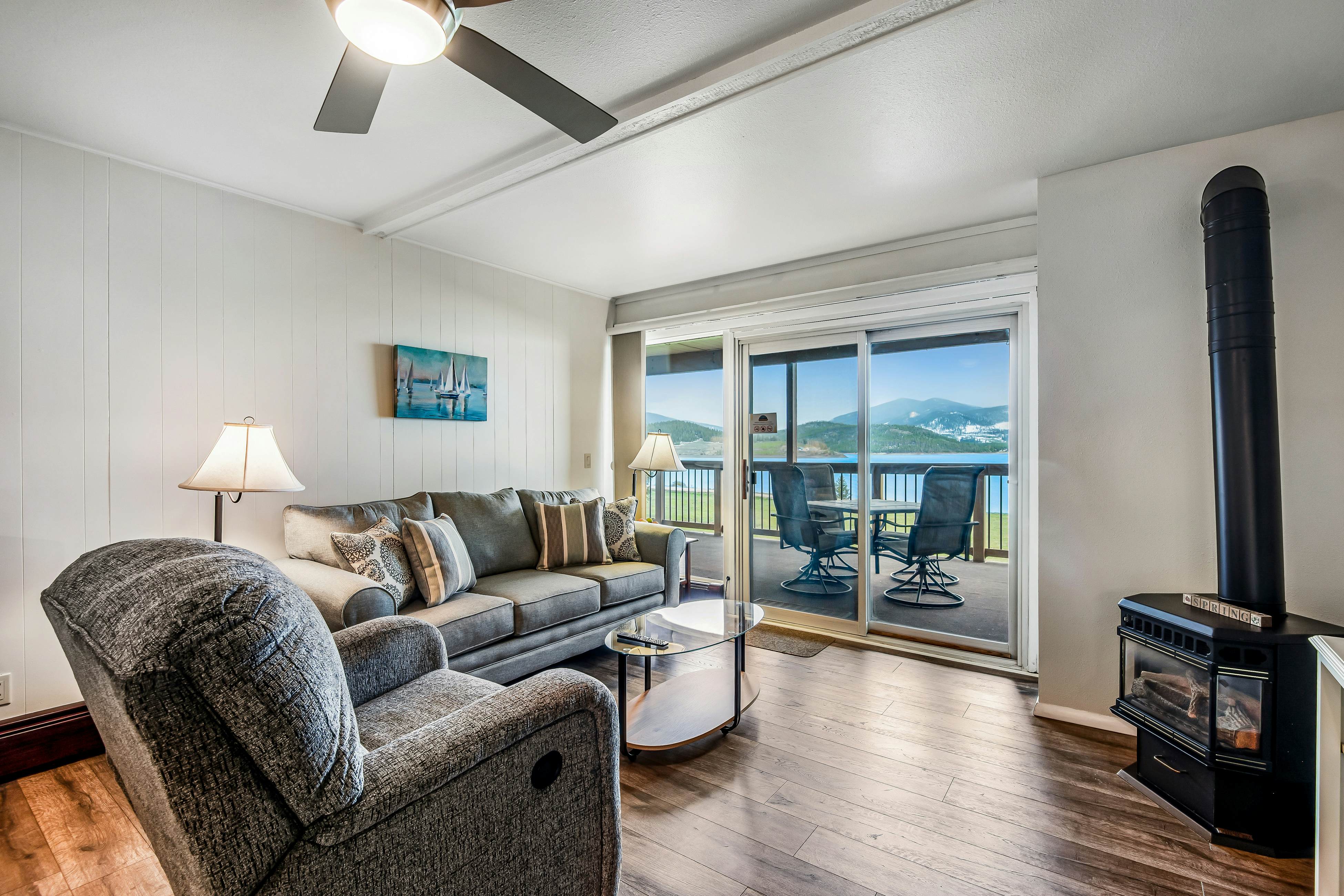 Lakeside Mountain Retreat