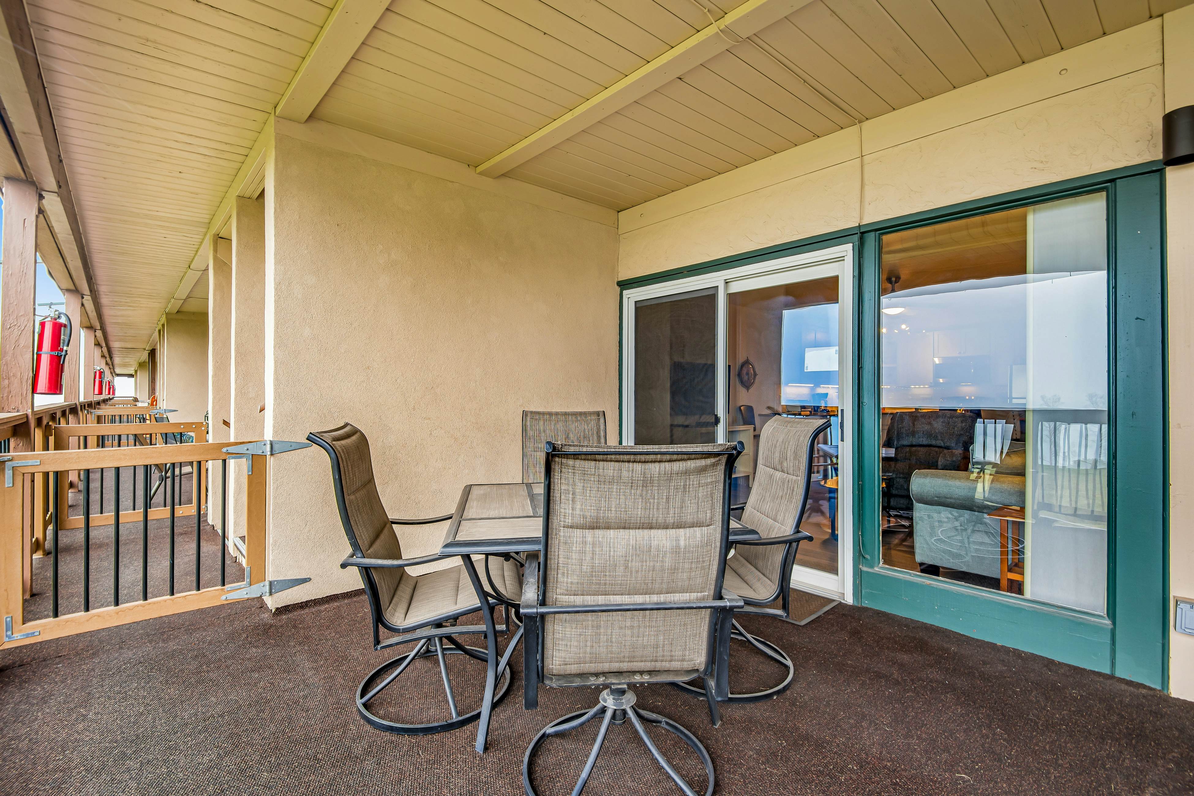 Lakeside Mountain Retreat