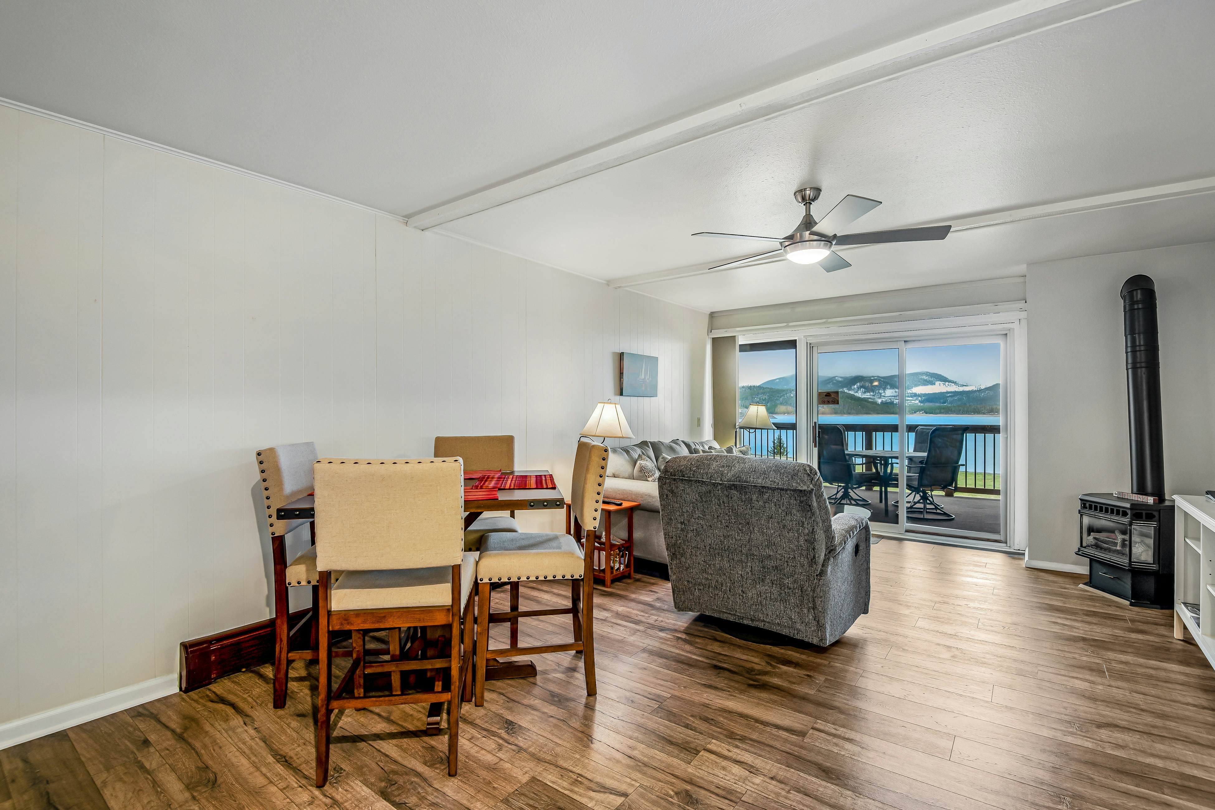 Lakeside Mountain Retreat