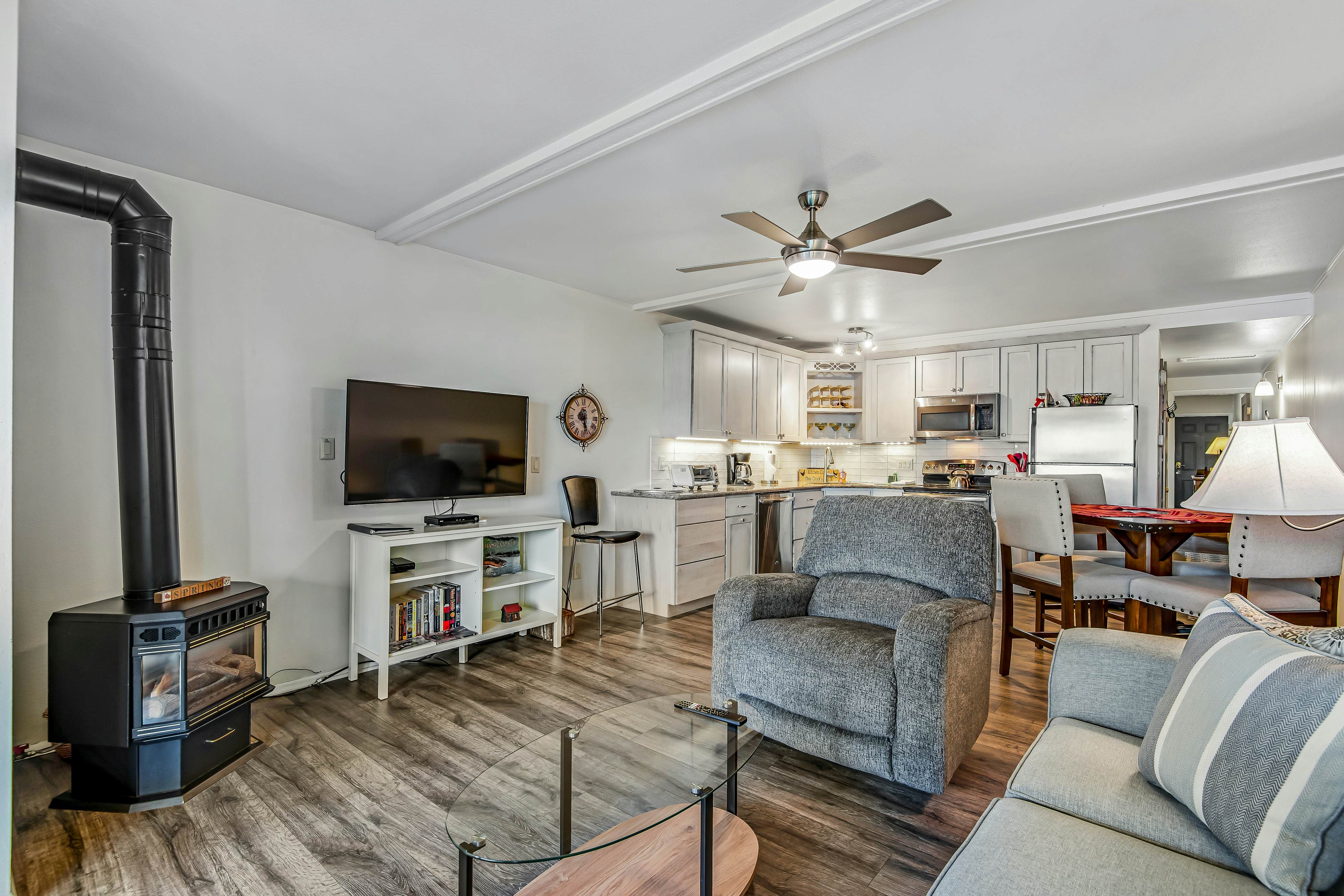 Lakeside Mountain Retreat