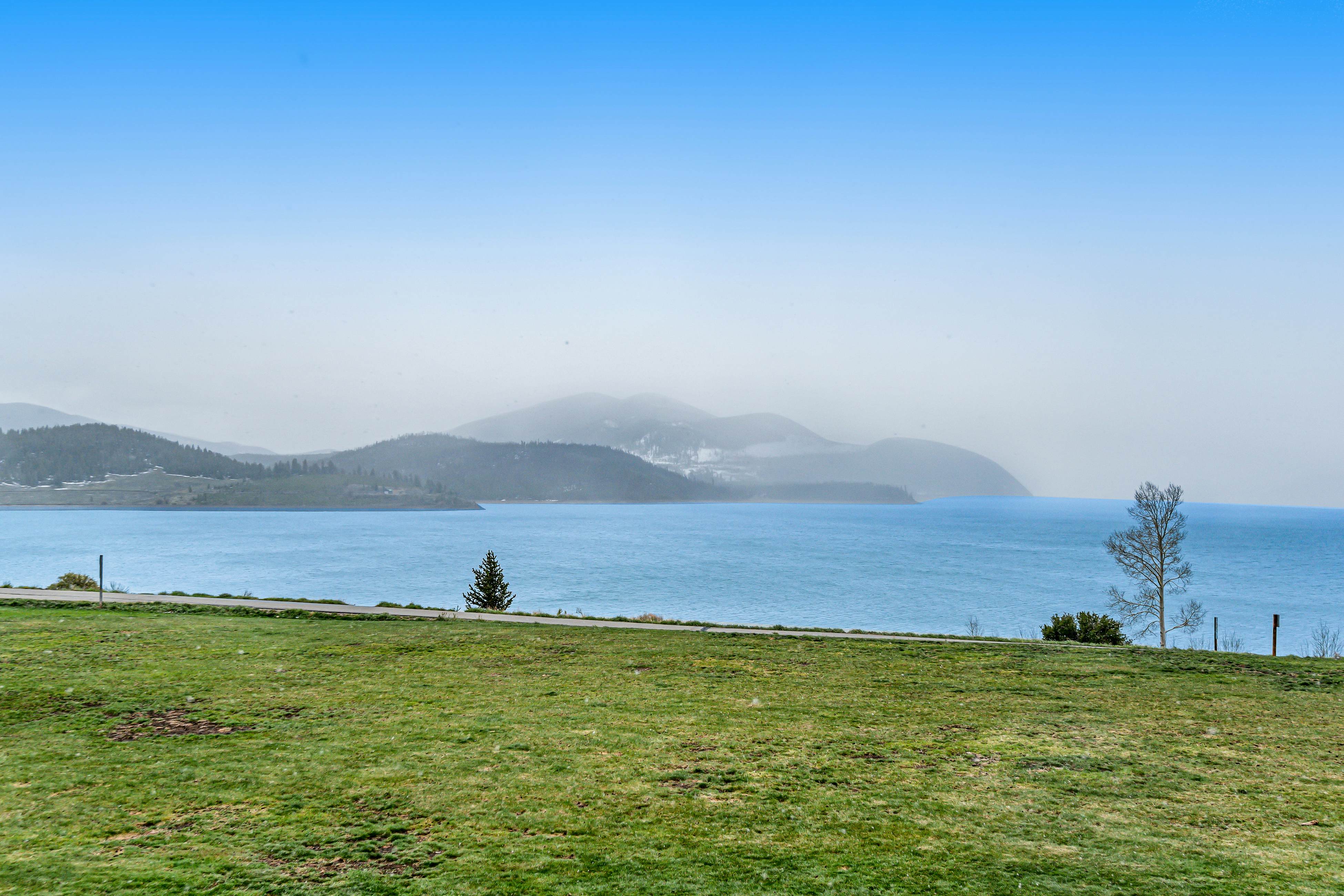 Lakeside Mountain Retreat