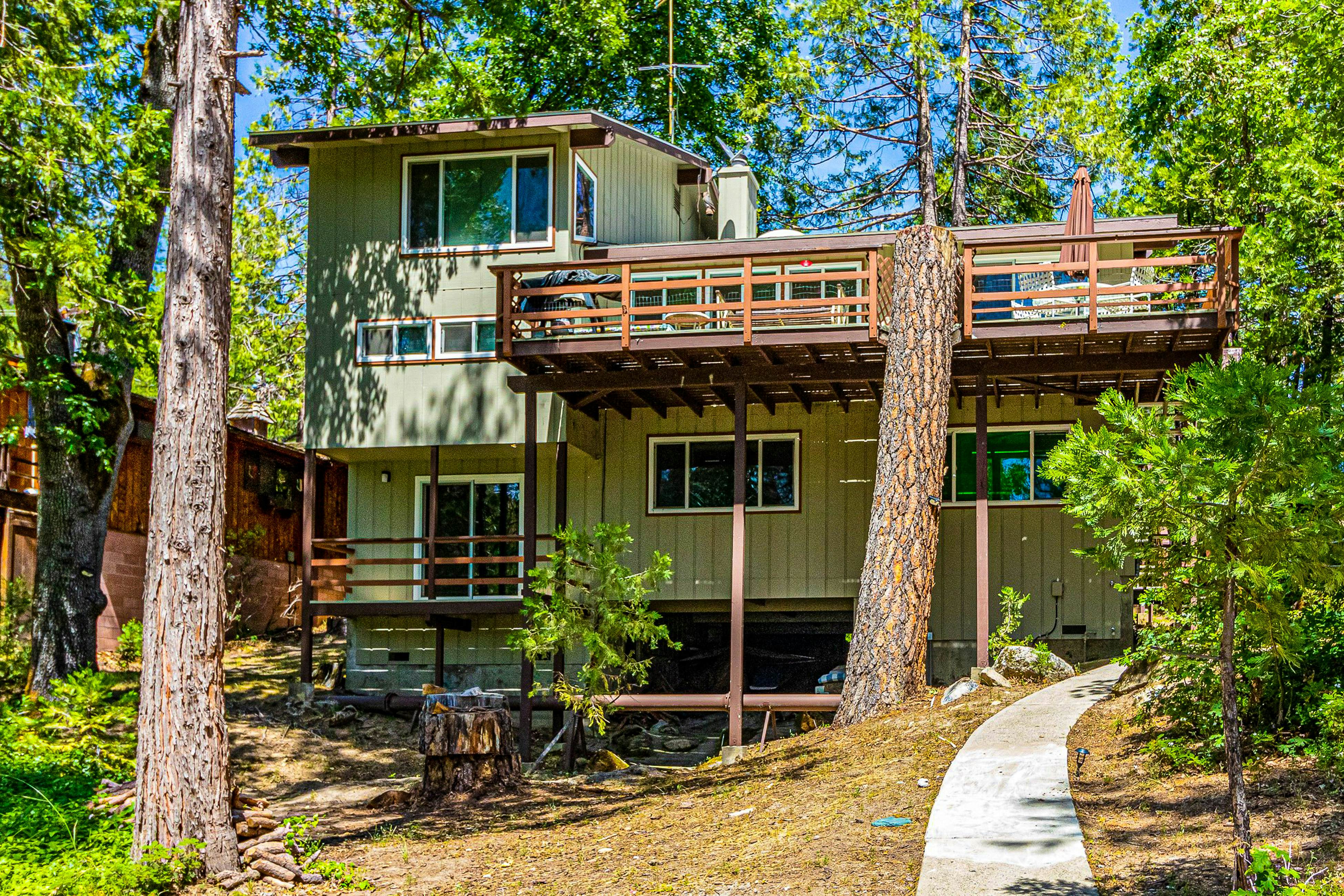 Todds Lakefront House
