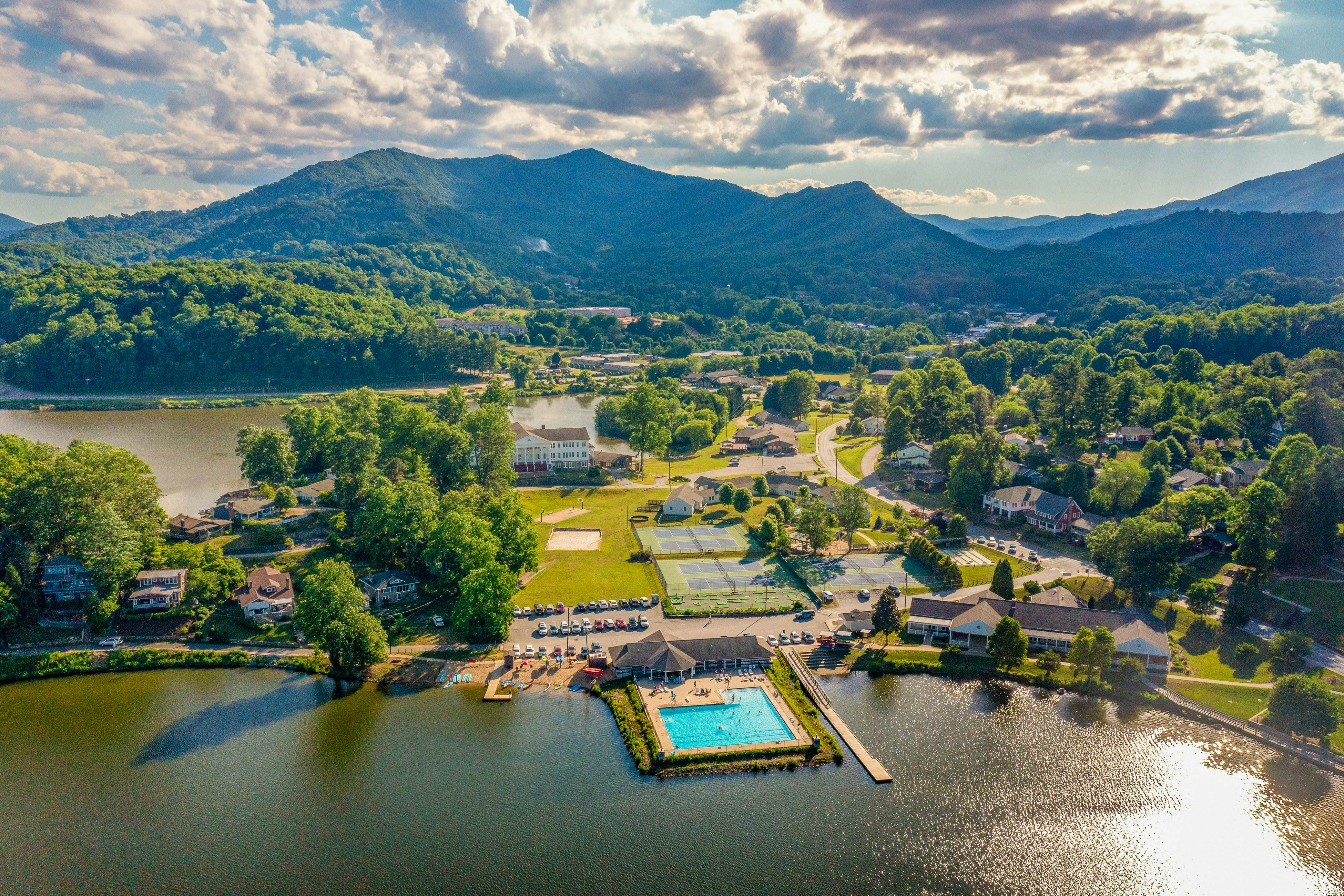 Morris Villa Lower 2 BD Lake Junaluska, NC Vacation Rental Vacasa