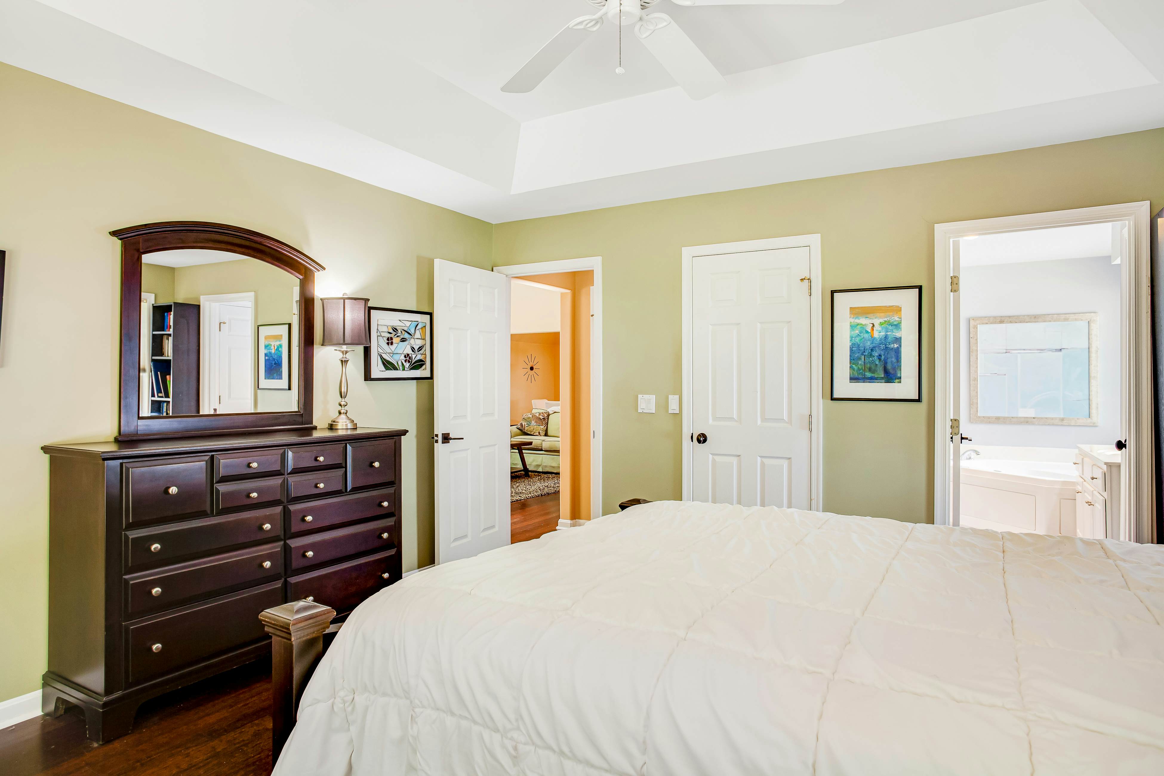 Plantations East - 221 Lakeside Dr