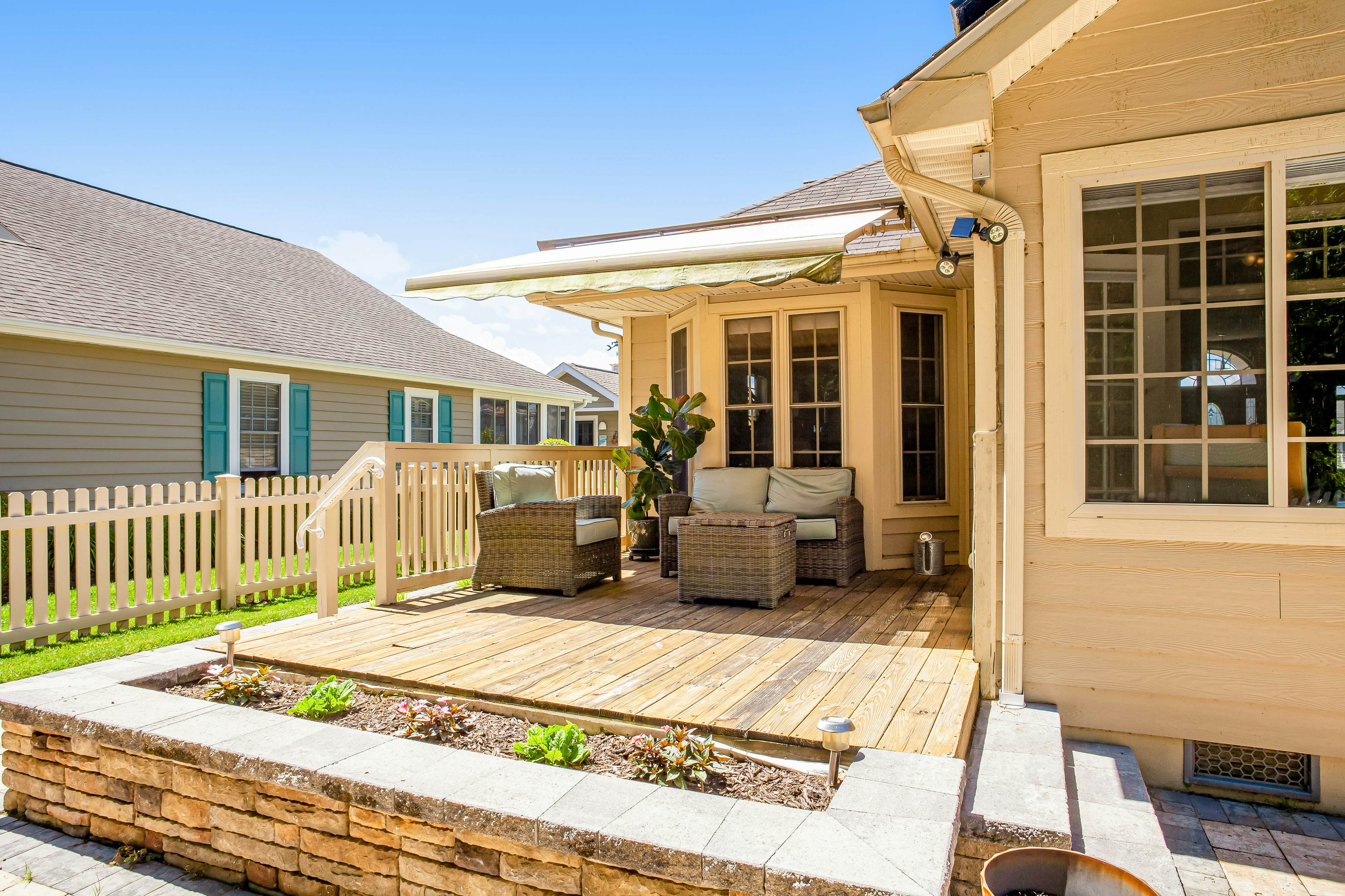 Plantations East - 221 Lakeside Dr