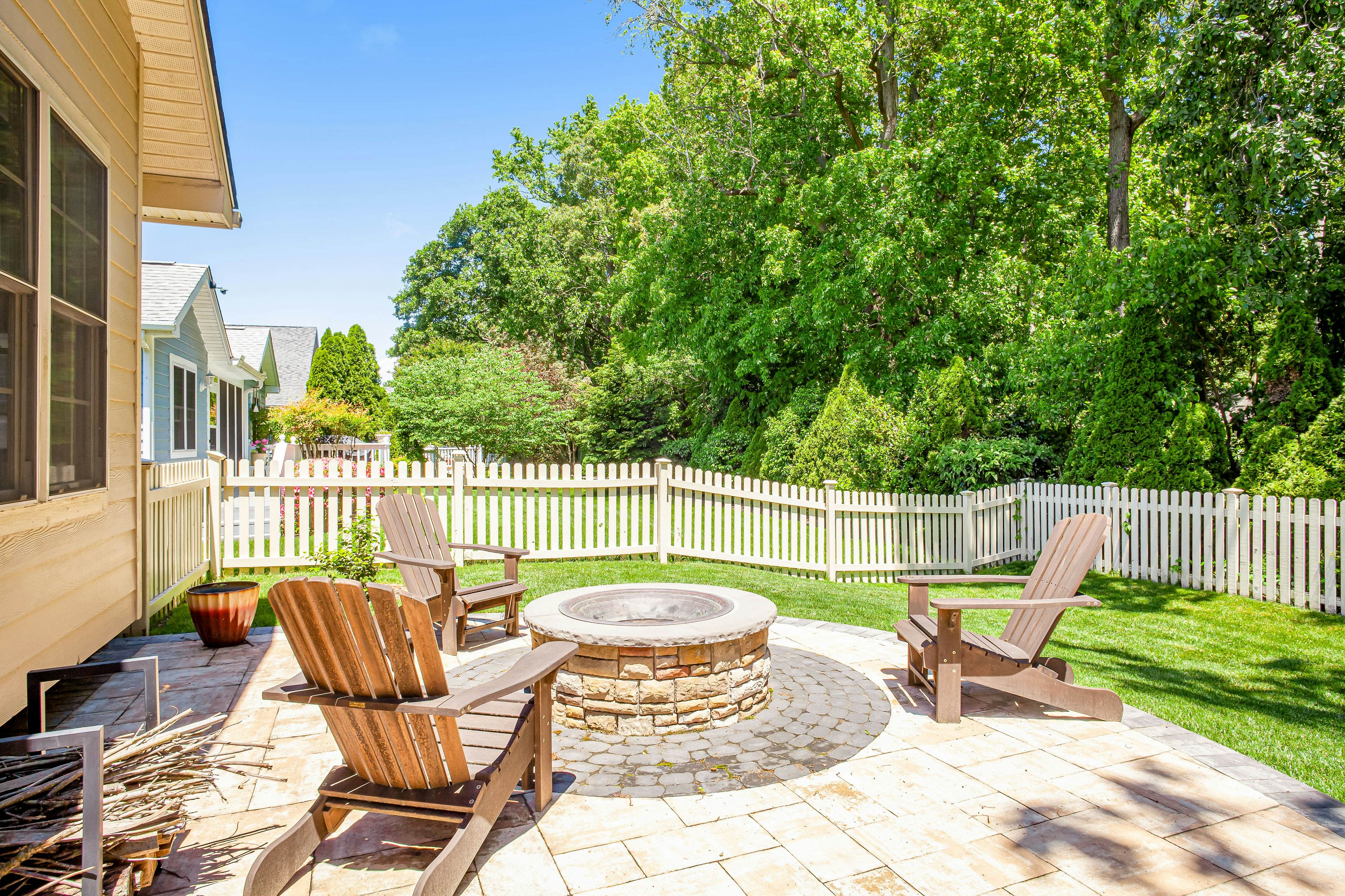 Plantations East - 221 Lakeside Dr