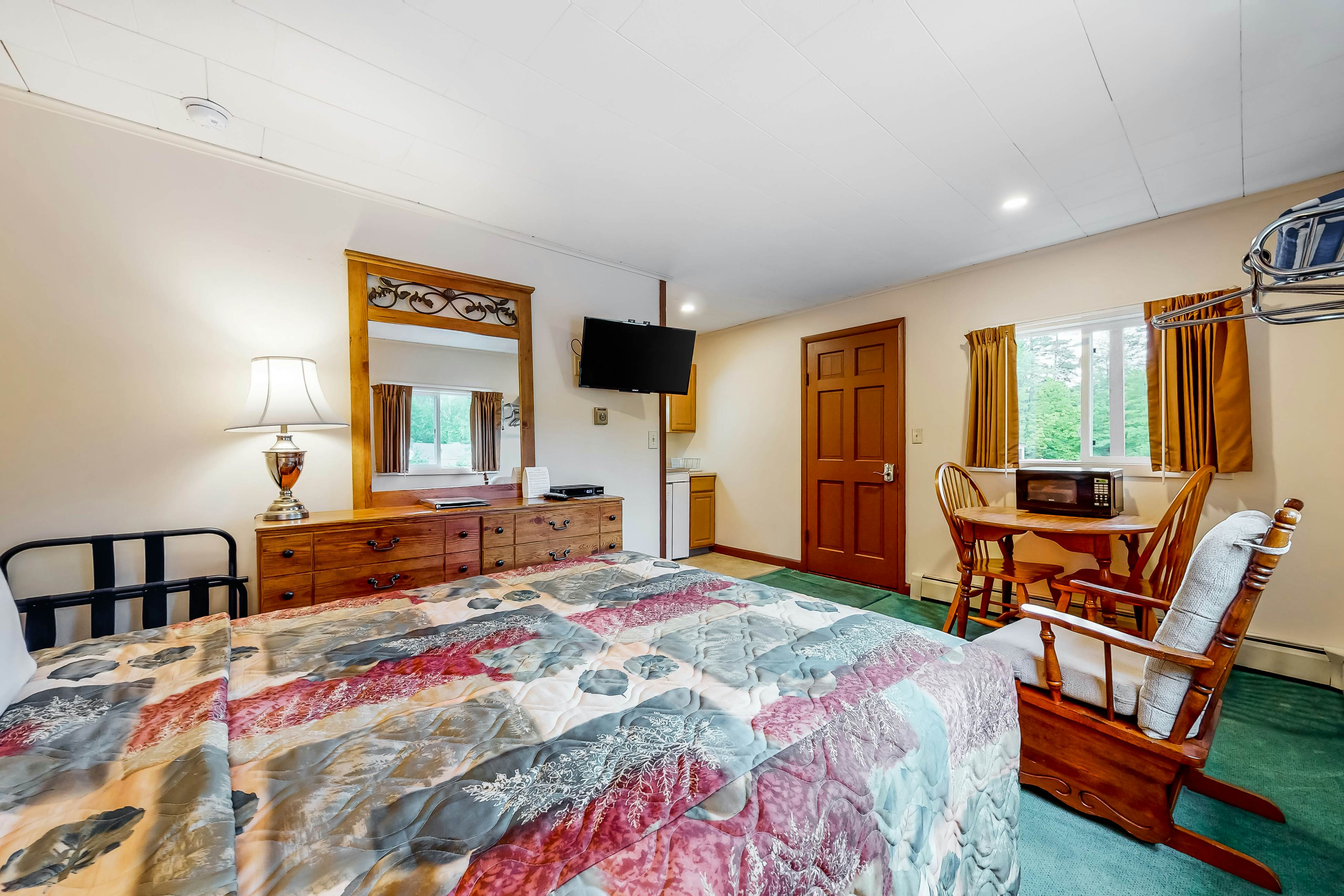 Riverbank Motel Room 1 0 BD Lincoln, NH Vacation Rental Vacasa