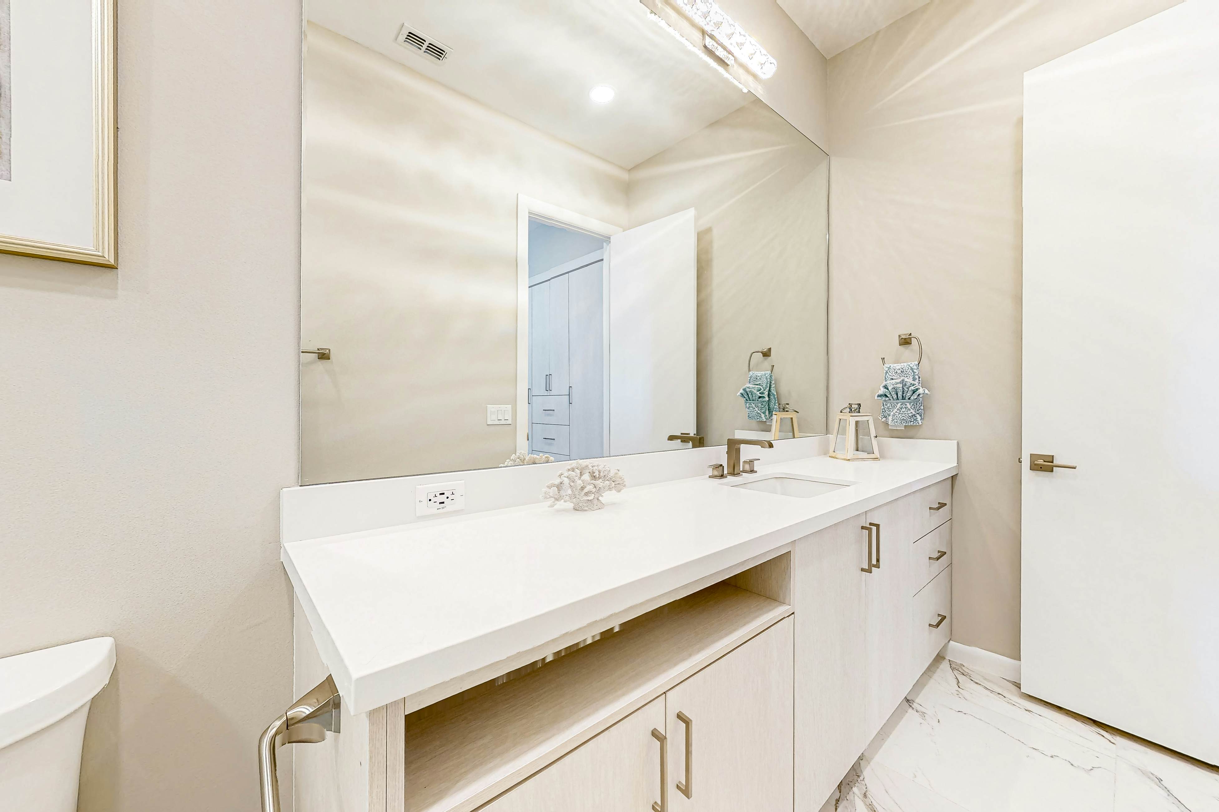 Dolphin Paradise Unit A 