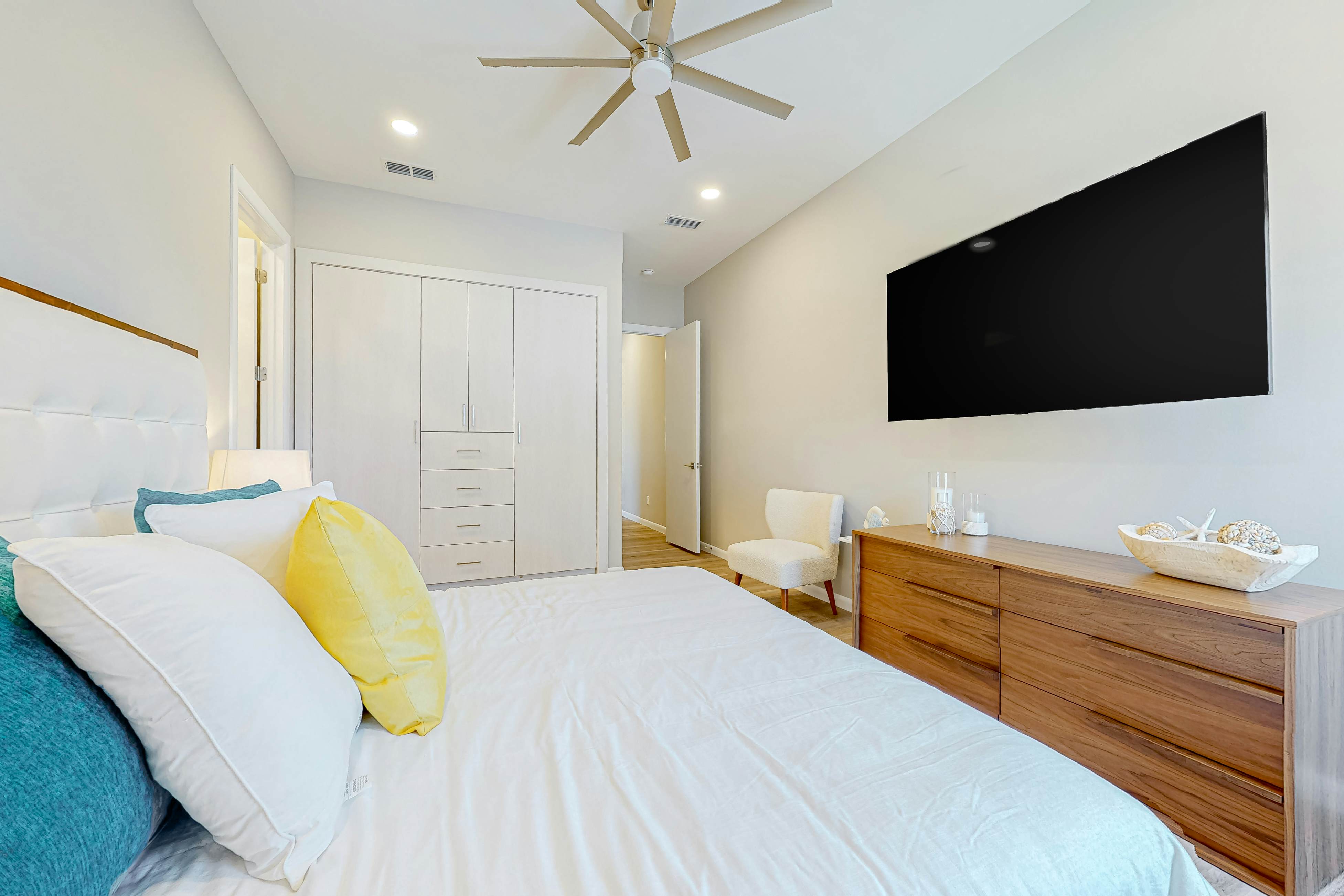 Dolphin Paradise Unit A 