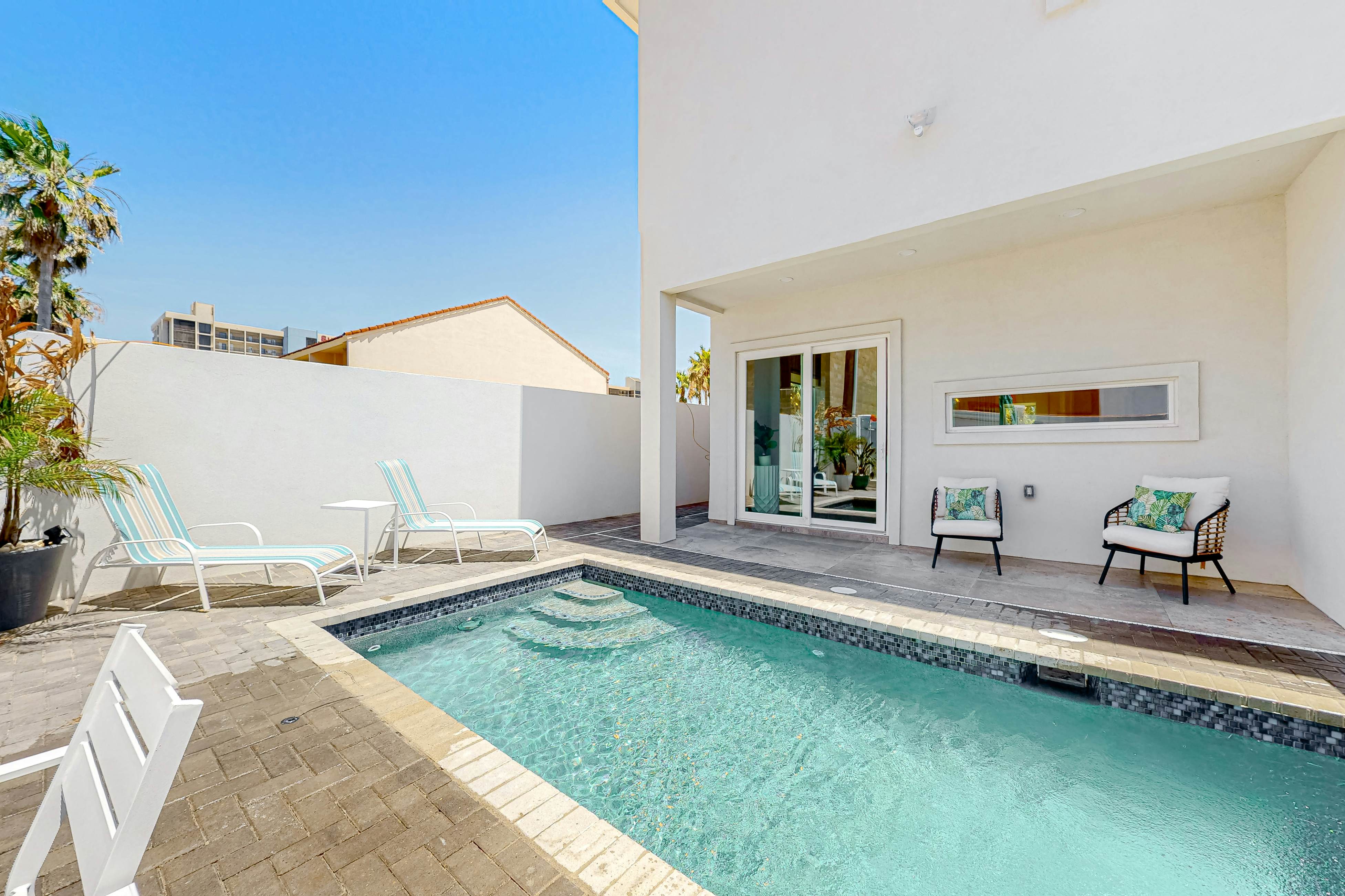 Dolphin Paradise Unit A 