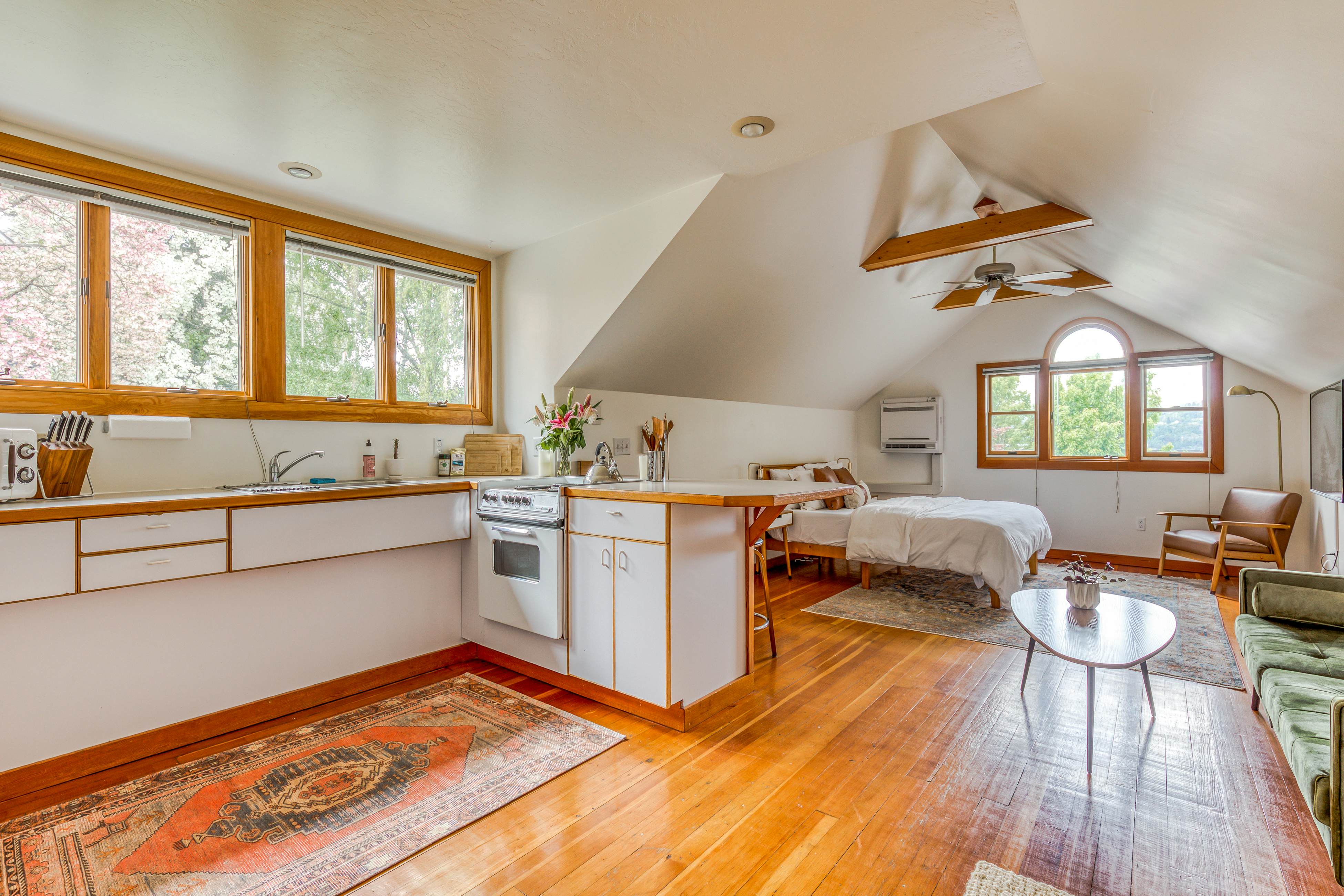 Hood River Rentals, Vacation Rentals, Cabins Vacasa