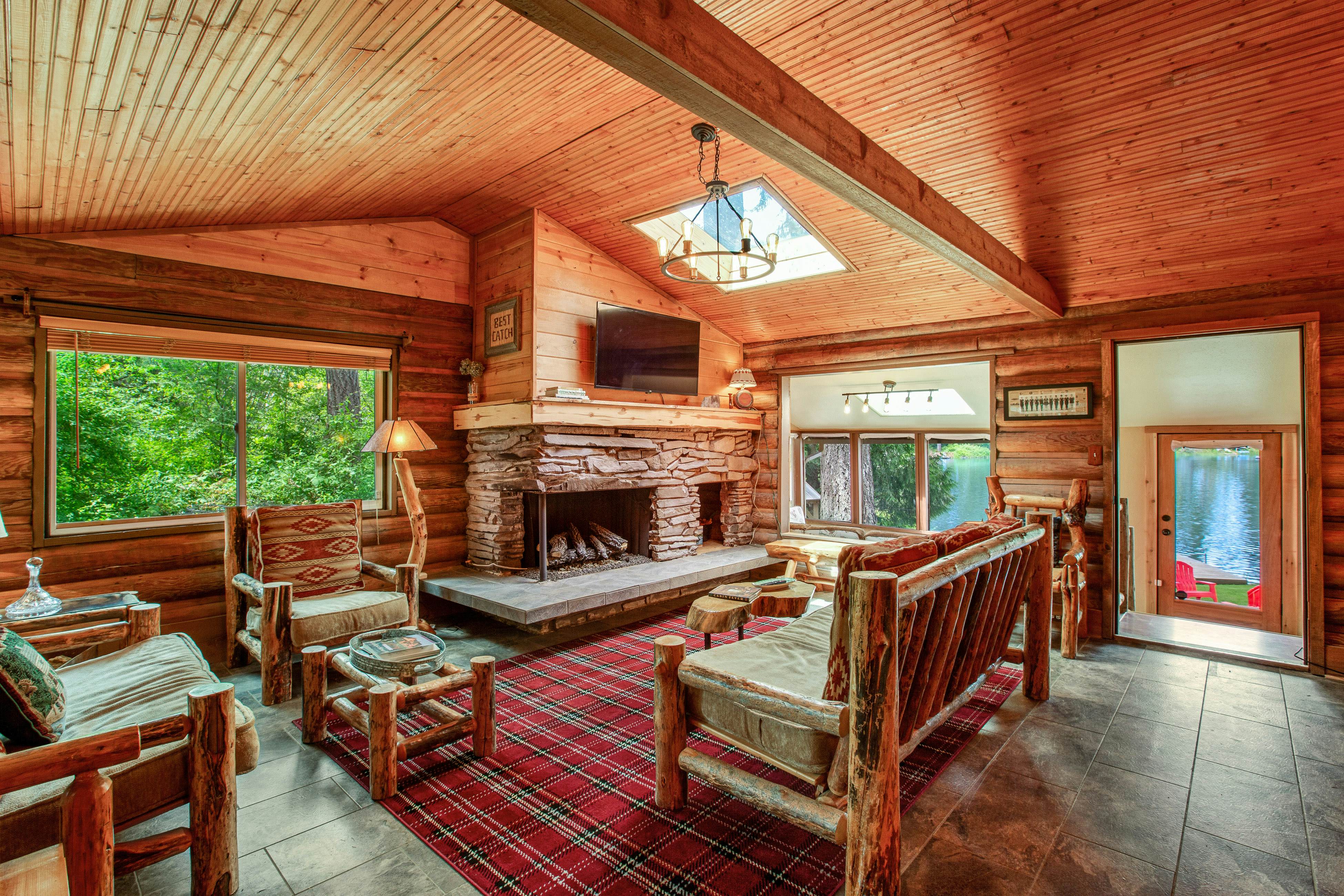 Best Catch Vintage Lakeside Log Cabin