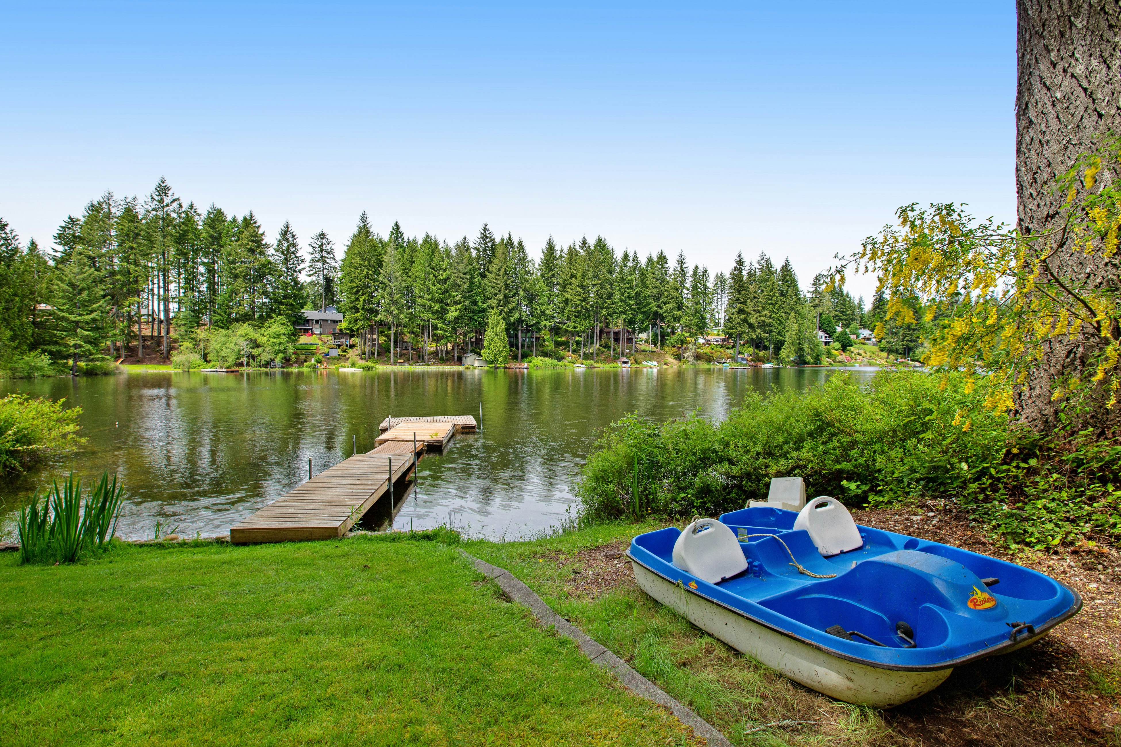 Best Catch Vintage Lakeside Log Cabin