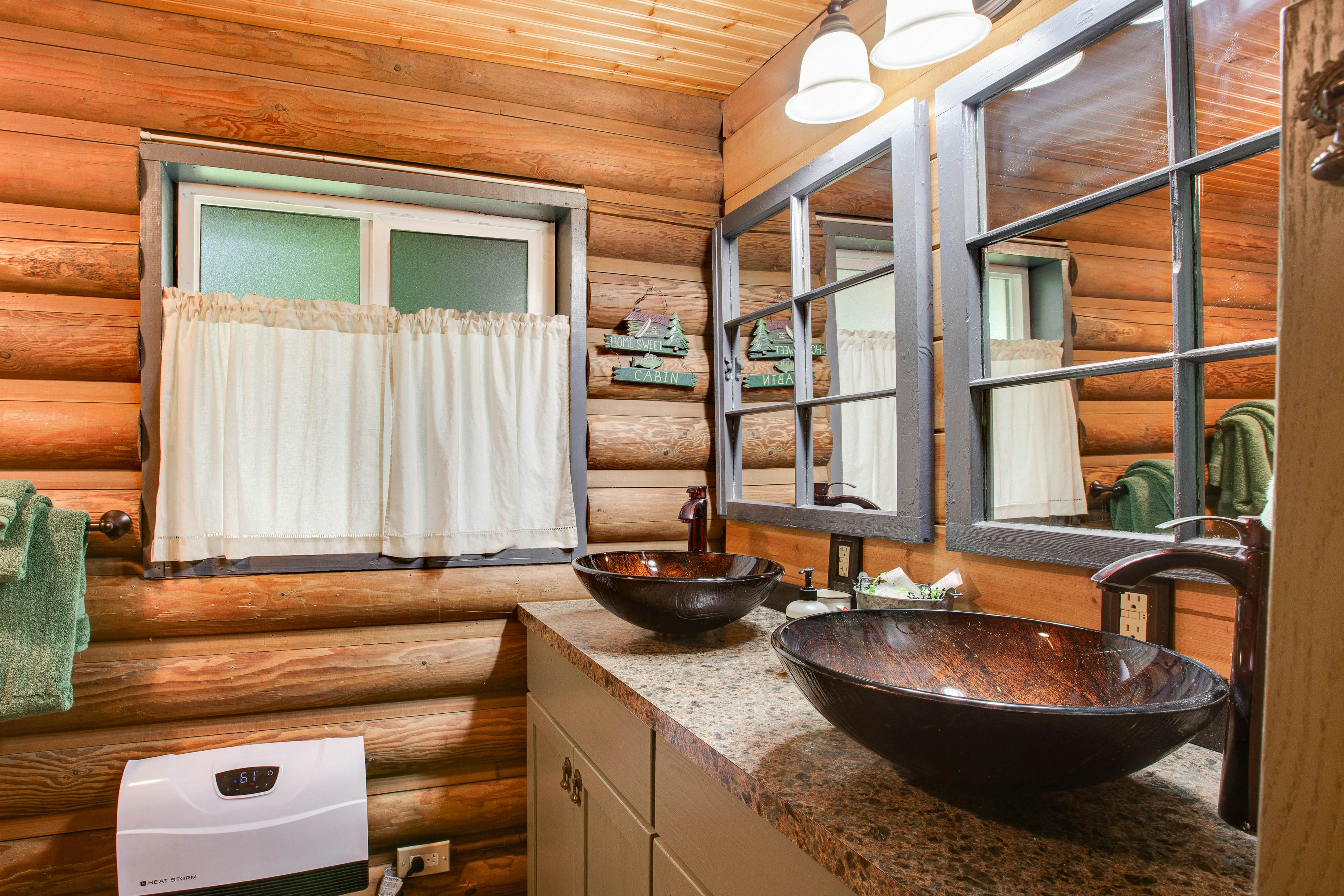 Best Catch Vintage Lakeside Log Cabin