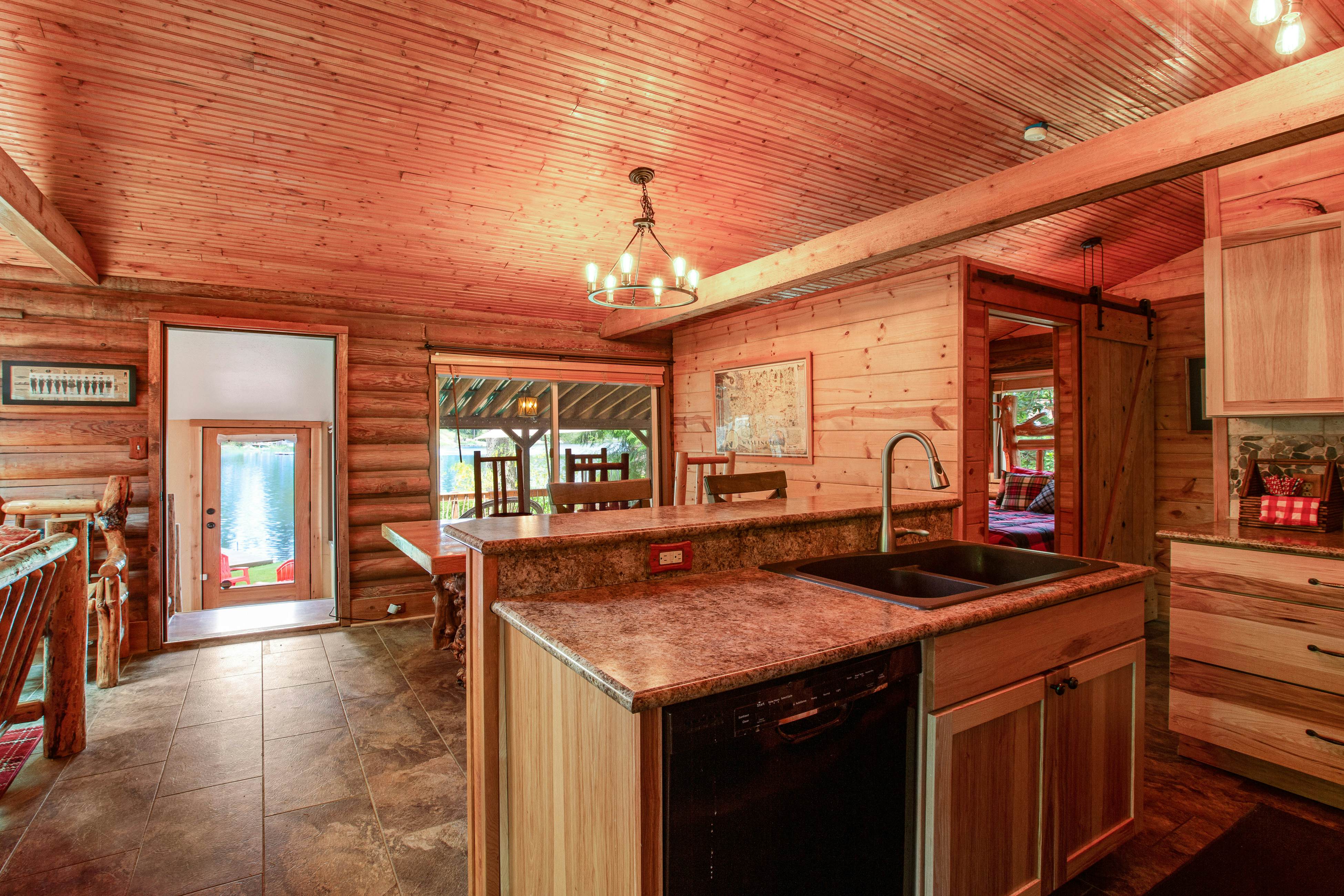 Best Catch Vintage Lakeside Log Cabin