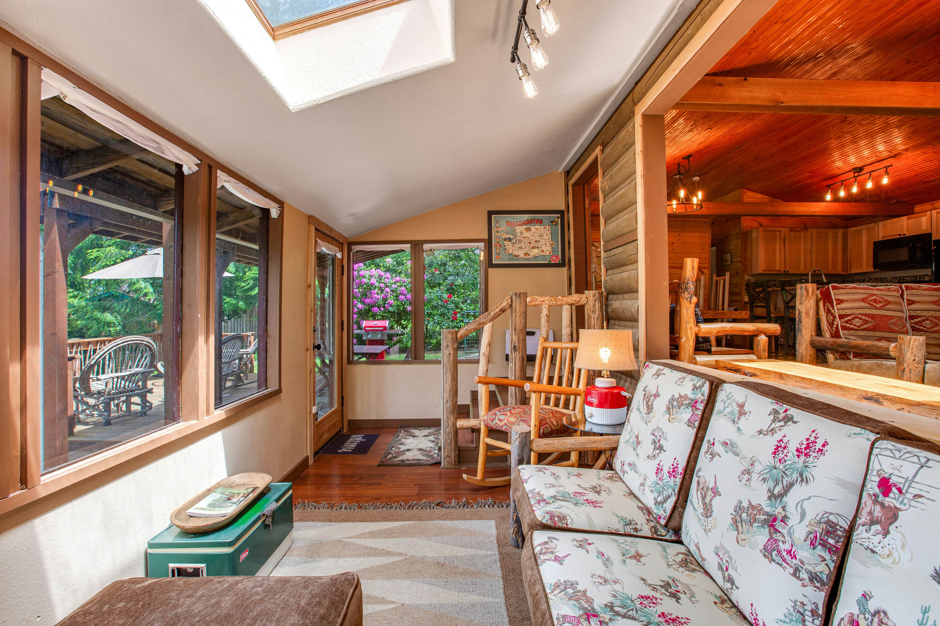 Best Catch Vintage Lakeside Log Cabin