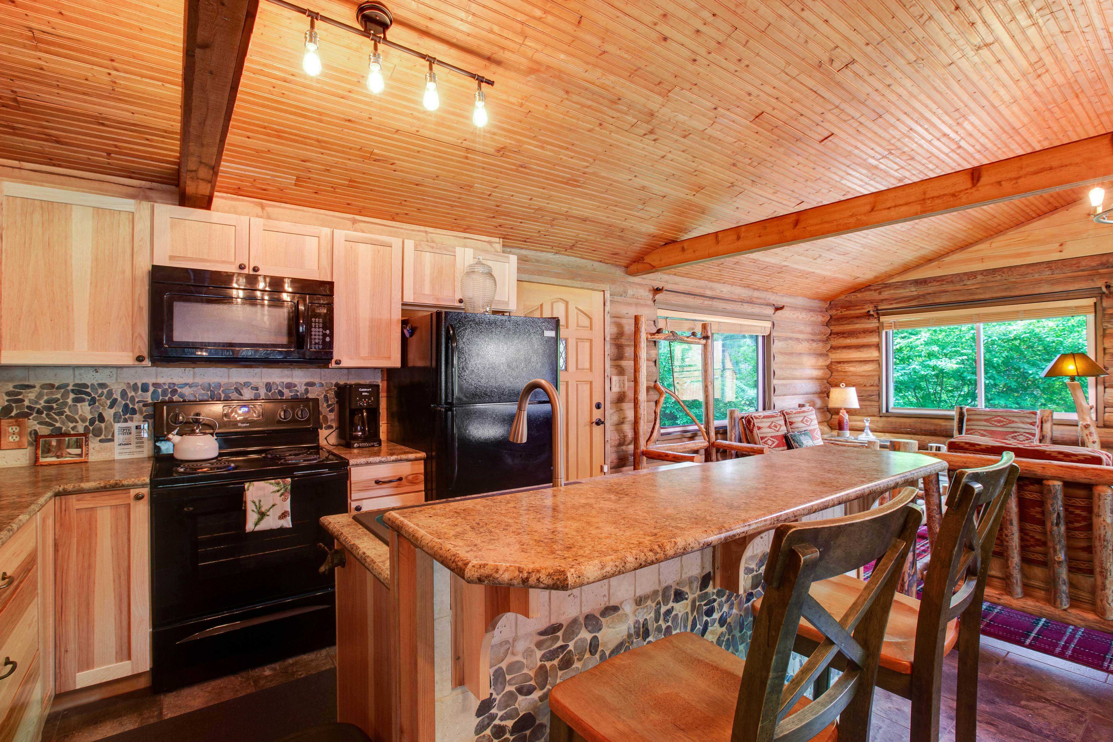 Best Catch Vintage Lakeside Log Cabin