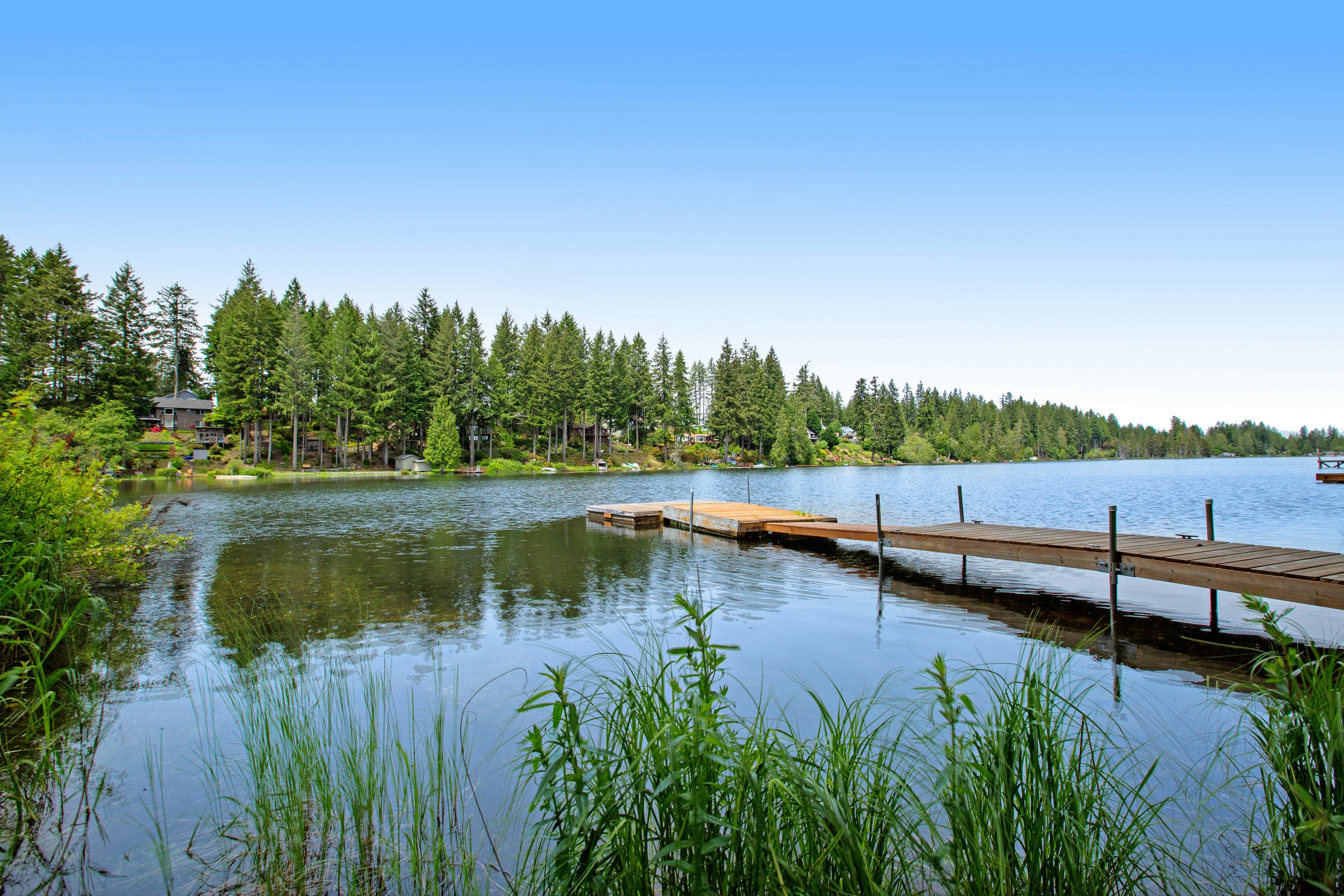 Best Catch Vintage Lakeside Log Cabin