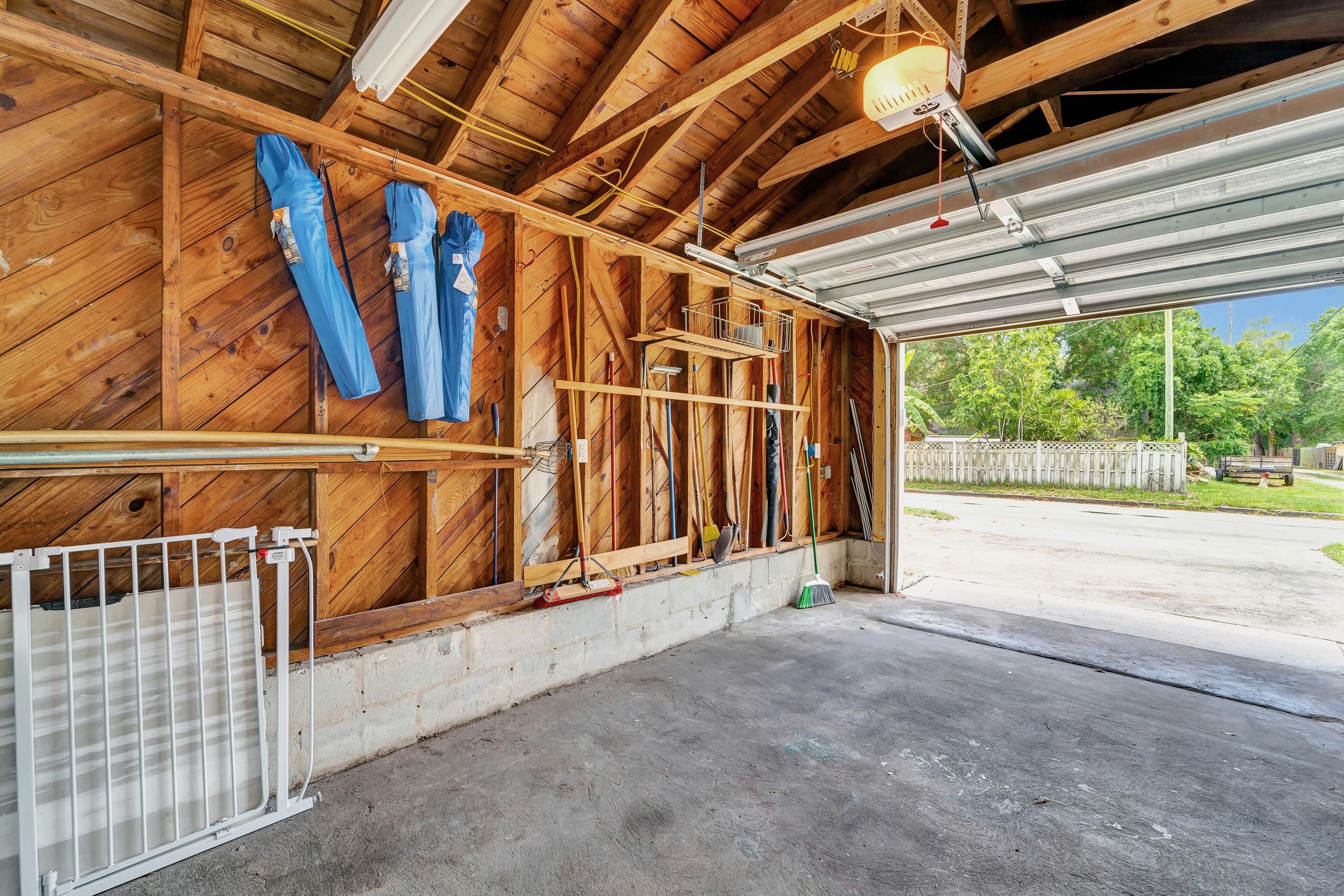 Bradenton  3 Dog-Friendly Retreat w/1Gig