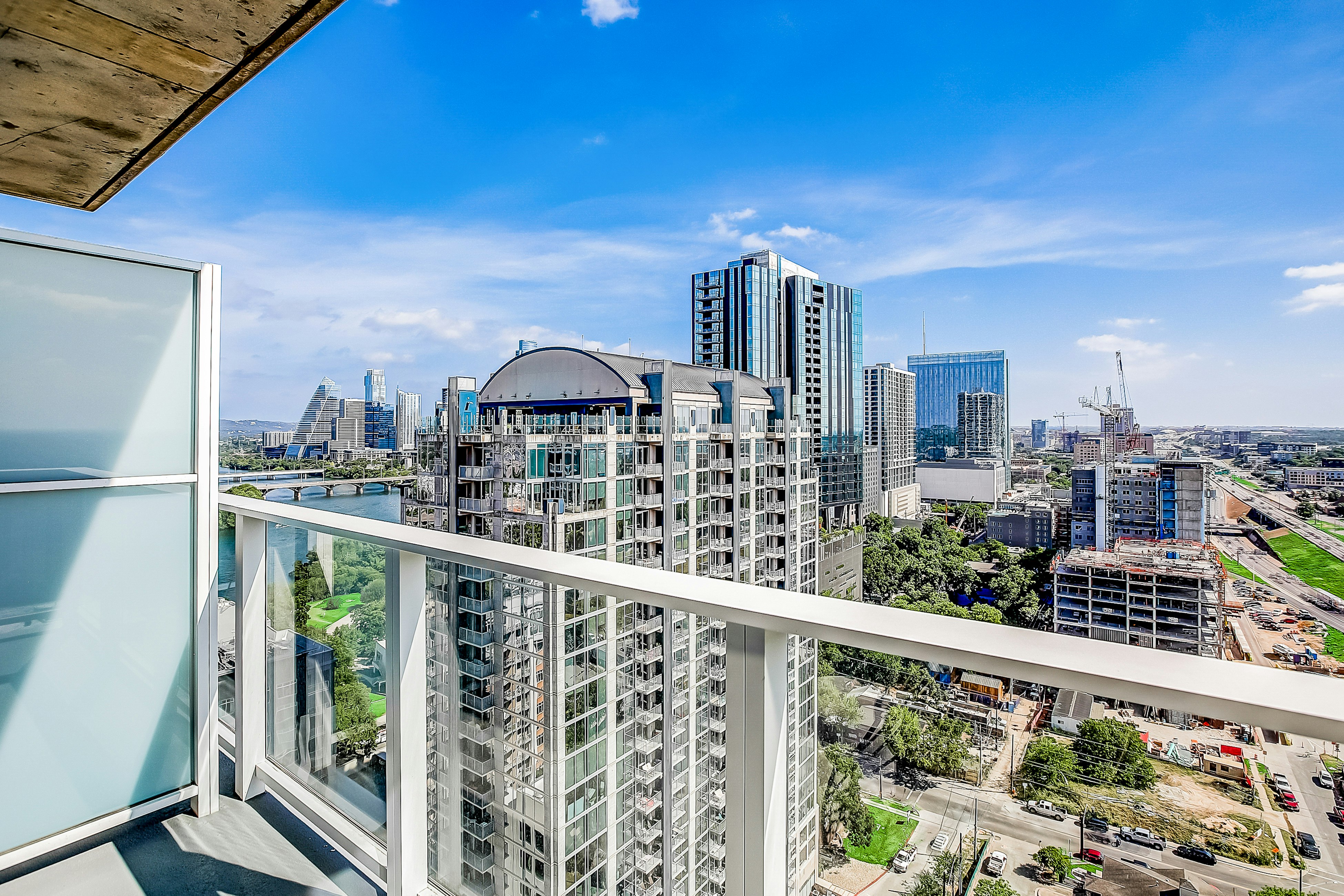 Natiivo Austin Luster