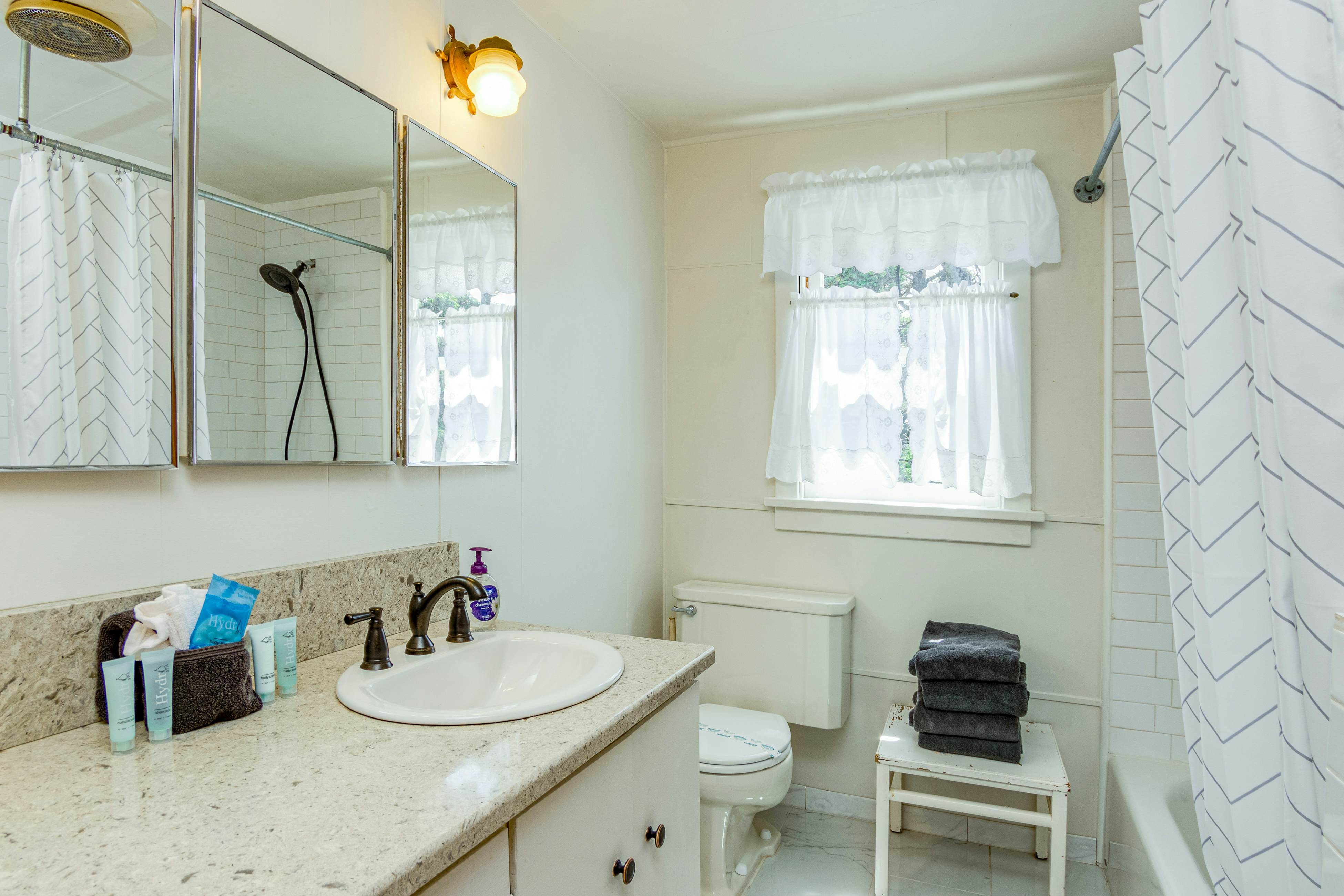 McKinnon's Beach House 4 BD Rockaway Beach, OR Vacation Rental Vacasa