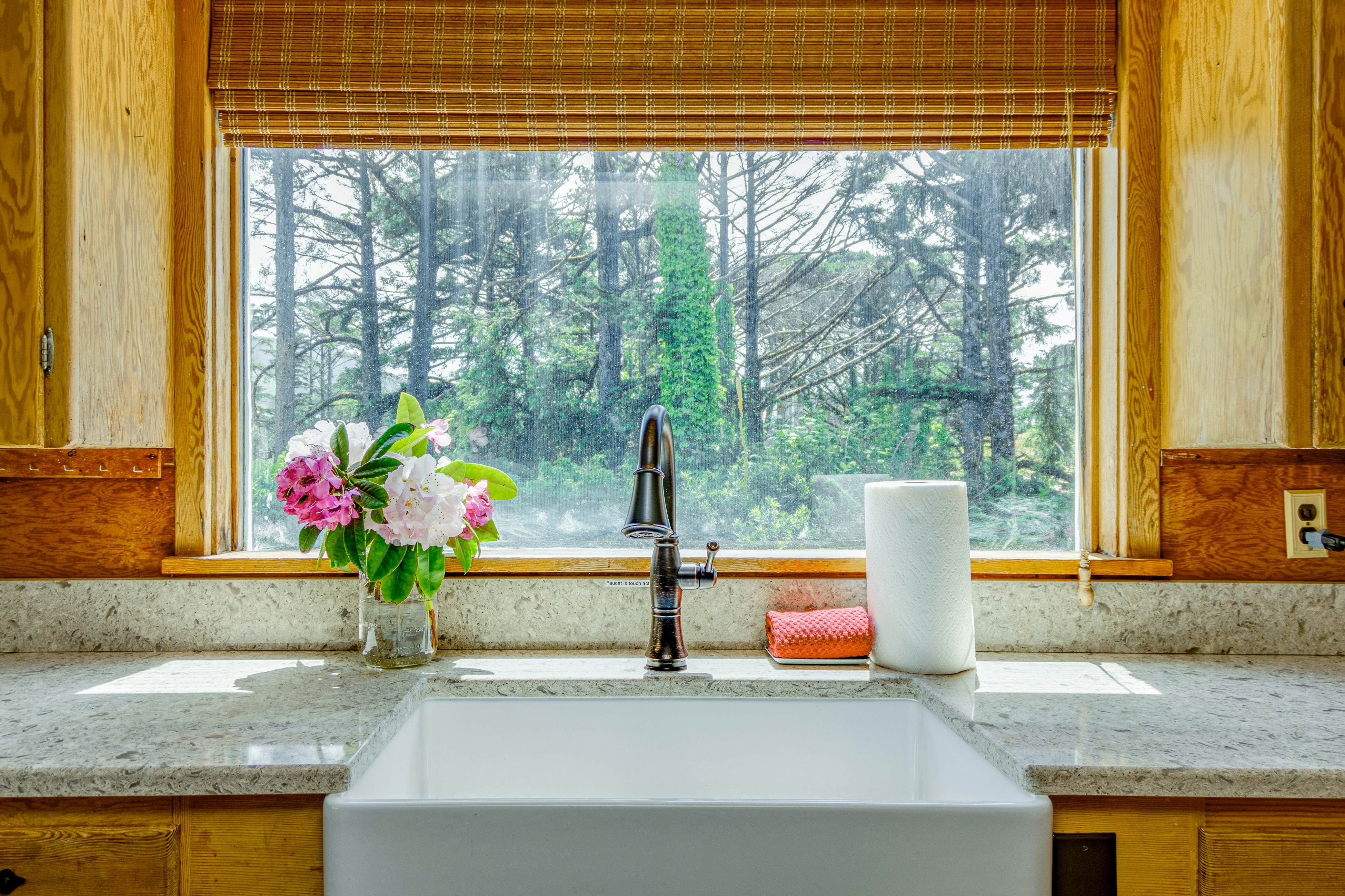 McKinnon's Beach House 4 BD Rockaway Beach, OR Vacation Rental Vacasa