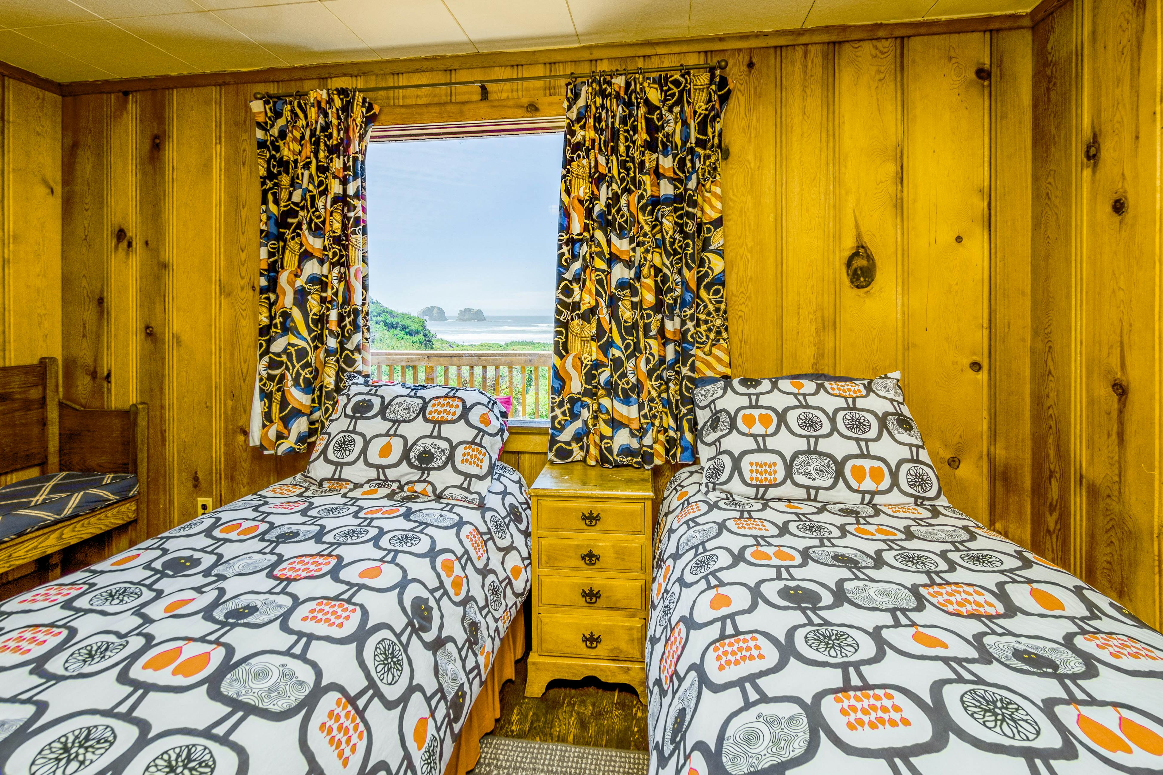 McKinnon's Beach House 4 BD Rockaway Beach, OR Vacation Rental Vacasa