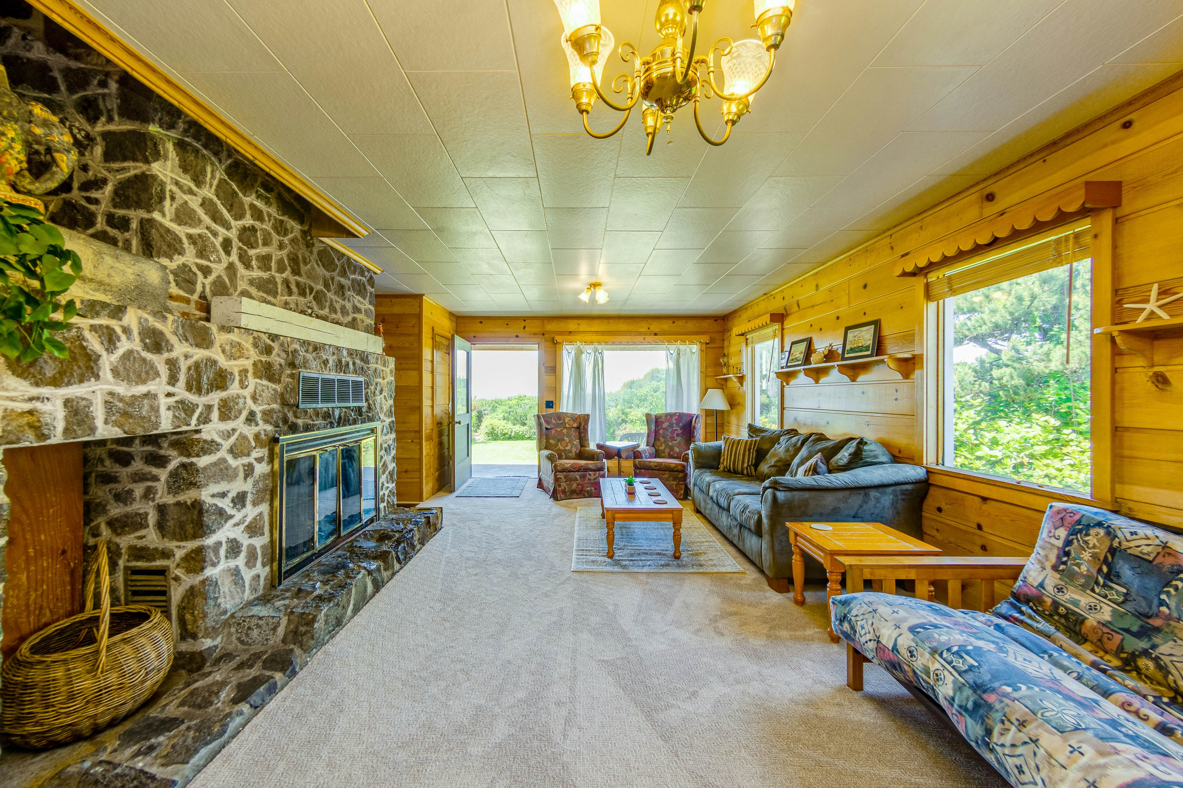 McKinnon's Beach House 4 BD Rockaway Beach, OR Vacation Rental Vacasa