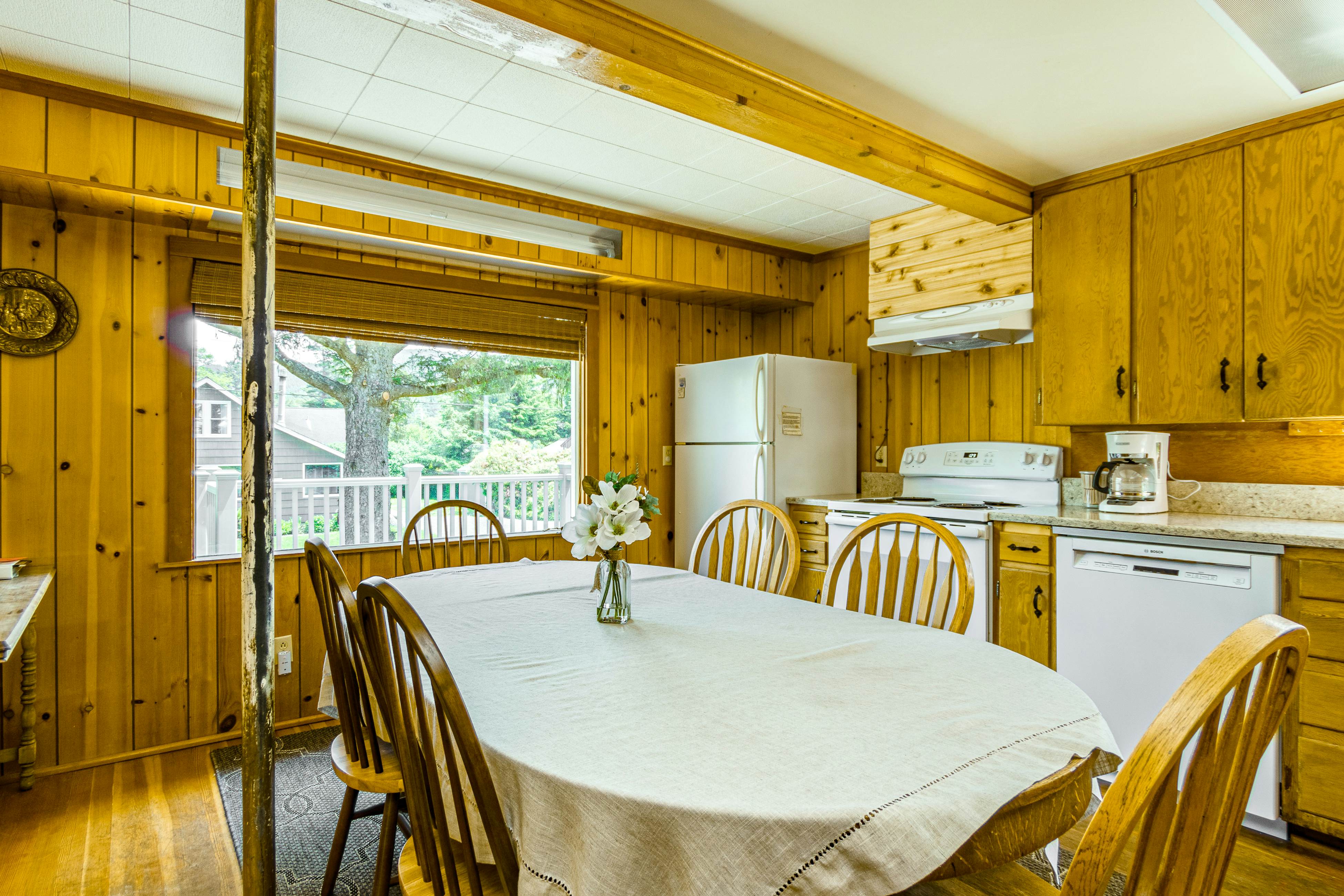 McKinnon's Beach House 4 BD Rockaway Beach, OR Vacation Rental Vacasa