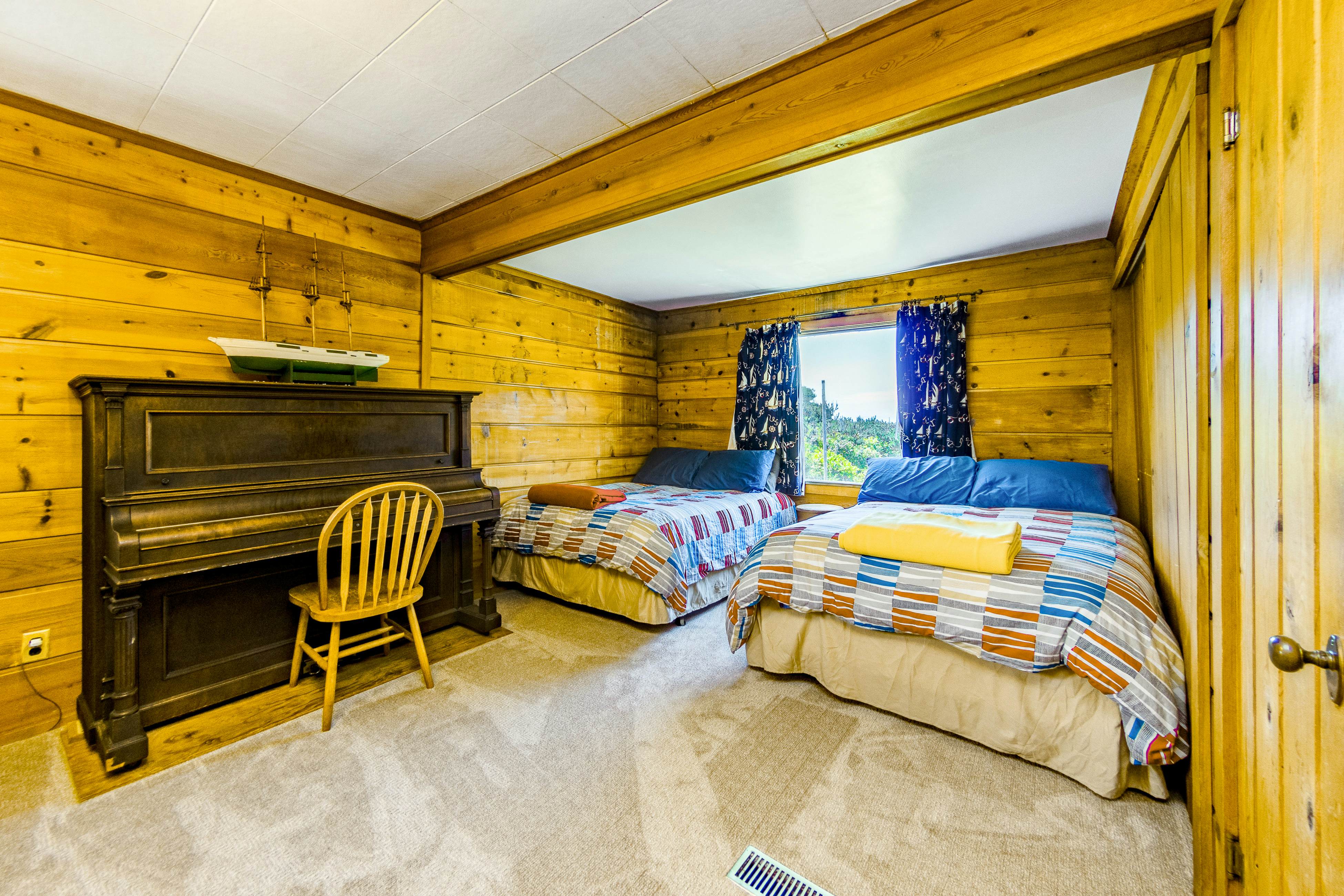 McKinnon's Beach House 4 BD Rockaway Beach, OR Vacation Rental Vacasa