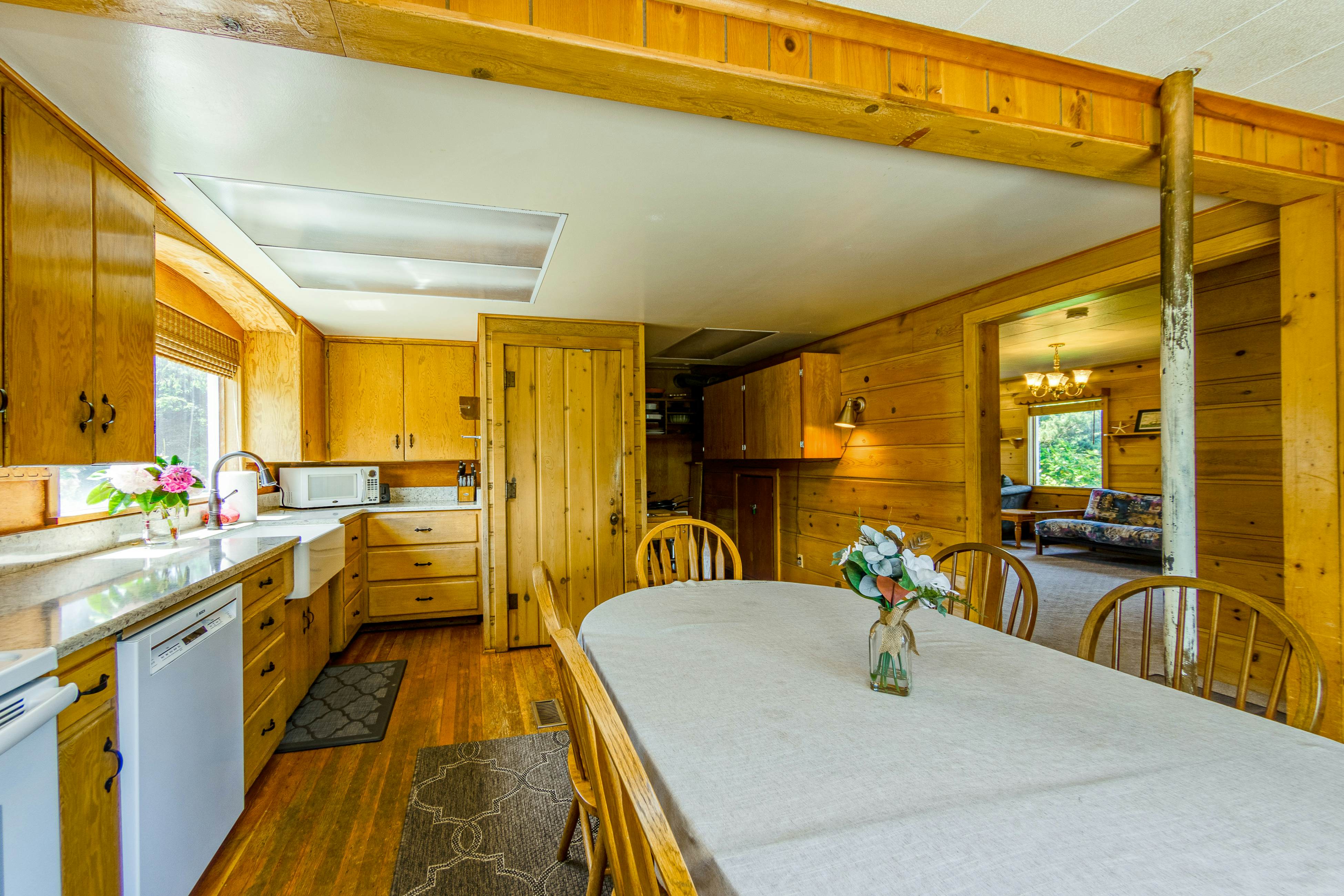 McKinnon's Beach House 4 BD Rockaway Beach, OR Vacation Rental Vacasa