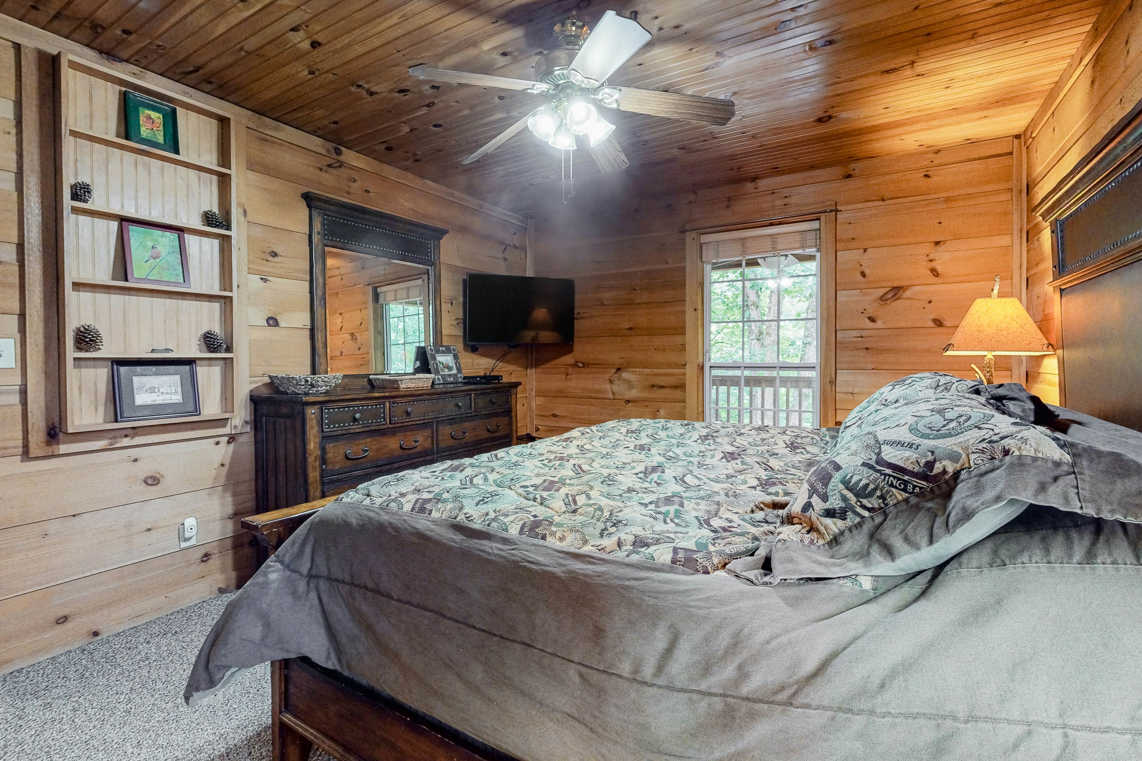 Waters Edge Cabin 3 BD Townsend, TN Vacation Rental Vacasa